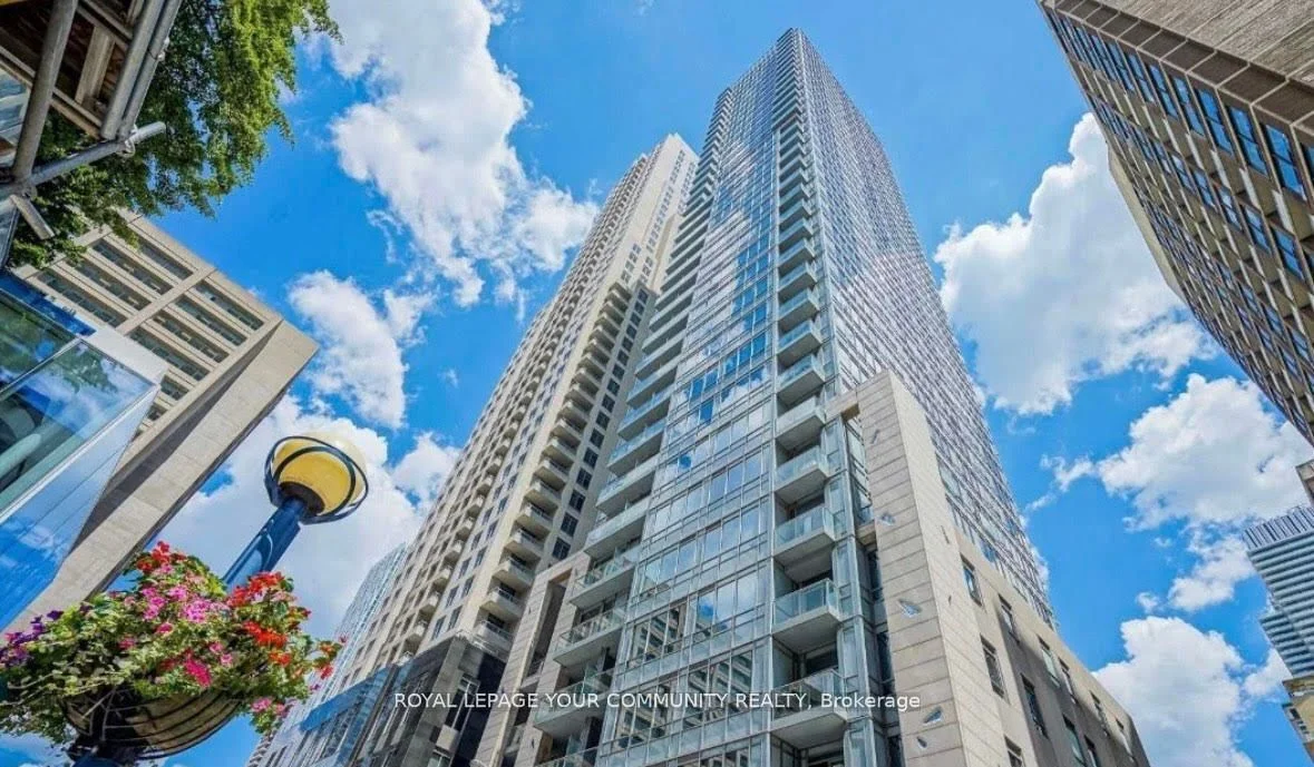 21 Balmuto Street W 1902, Toronto C01, On M4y 1w4
