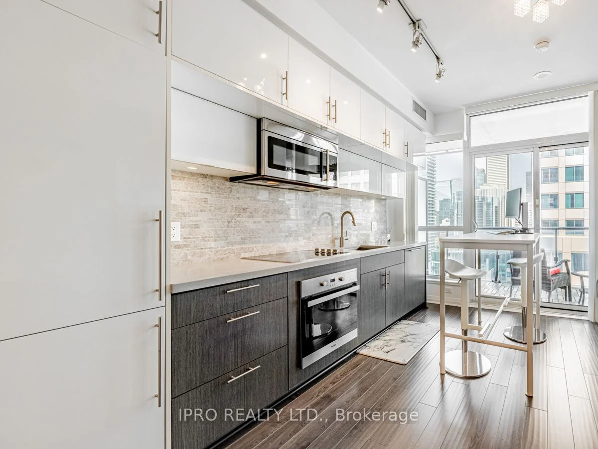 8 Mercer Street 2504, Toronto C01, On M5v 0c4