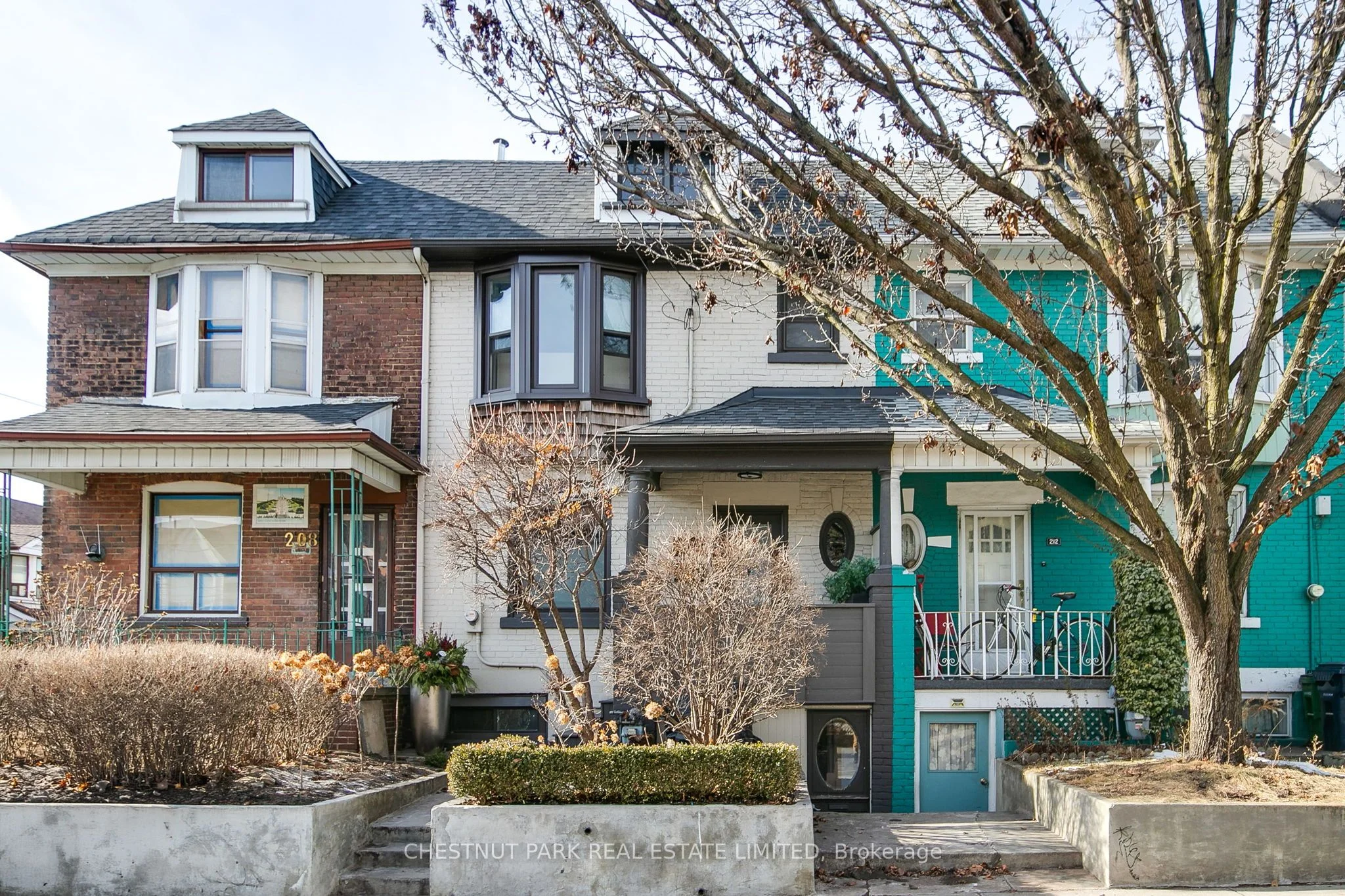 Att/Row/Townhouse in Toronto