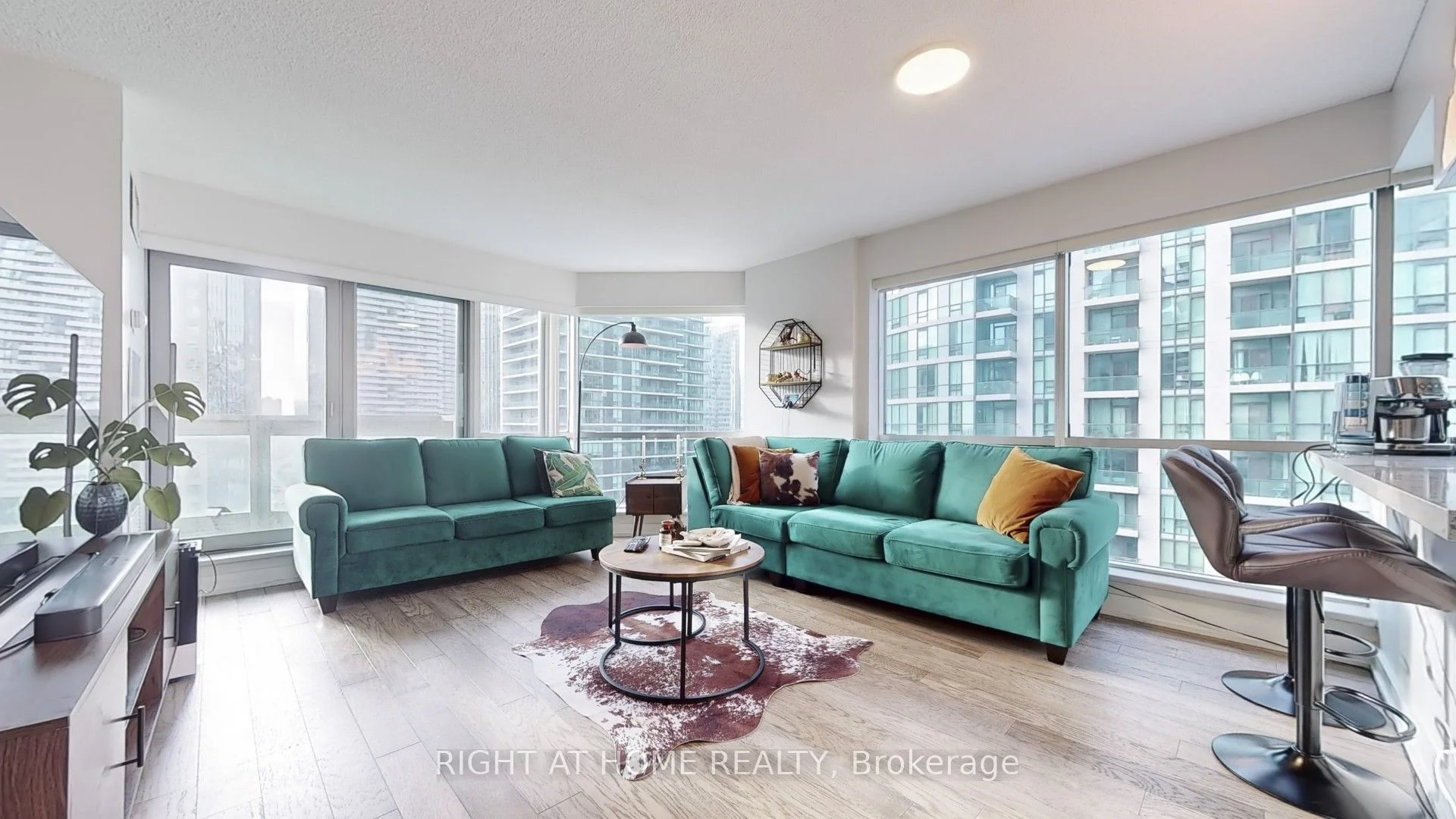 10 Yonge Street 2103, Toronto C01, ON M5E 1R5