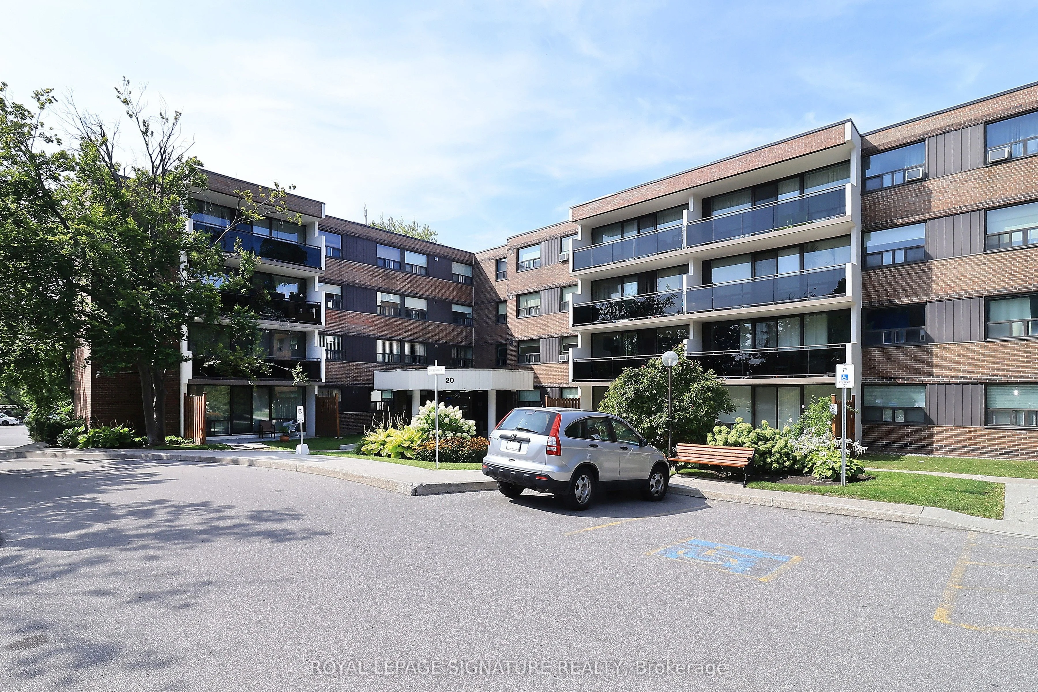 20 Sunrise Avenue 114, Toronto C13, On M4a 2r2