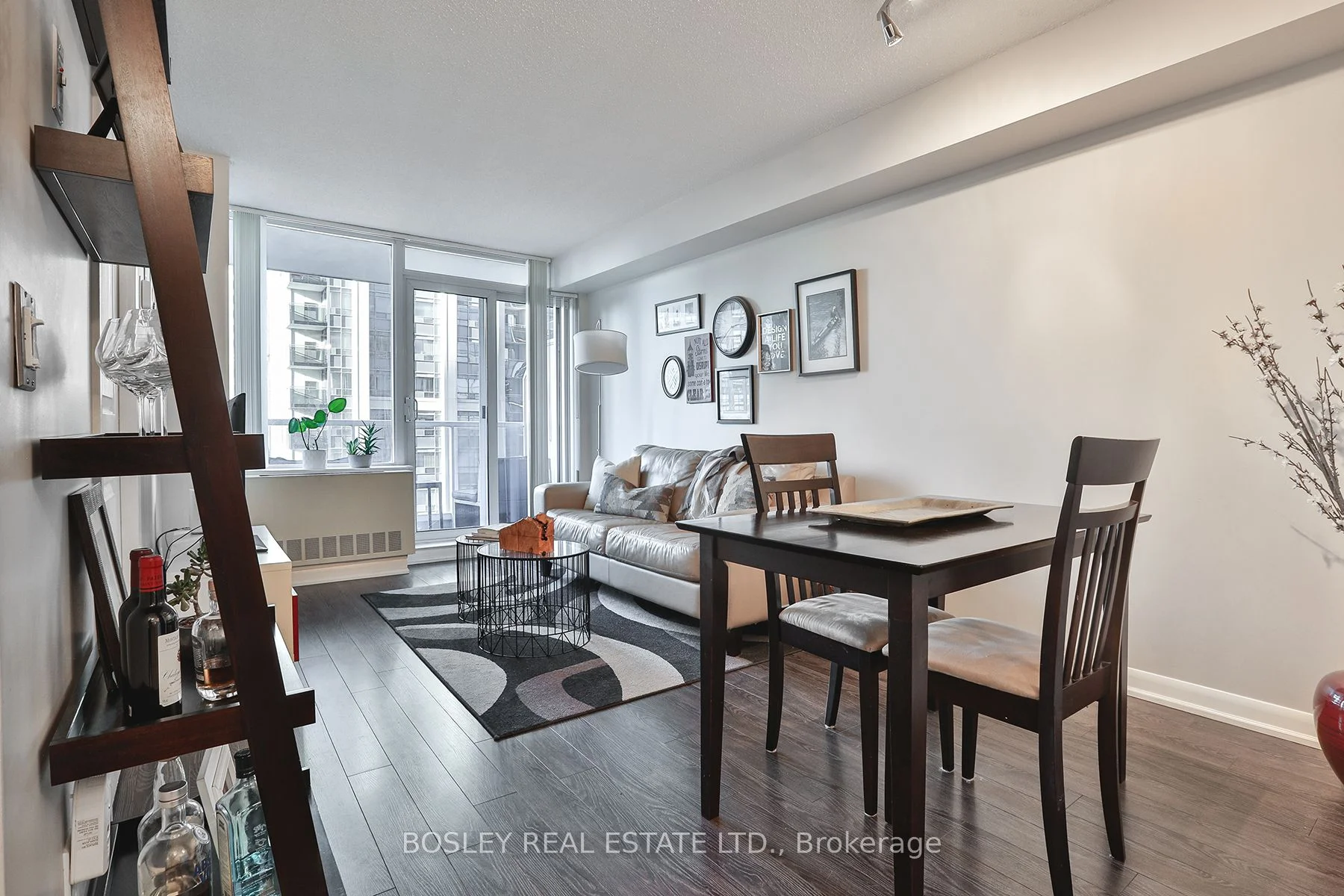 Condo Apartment in Toronto