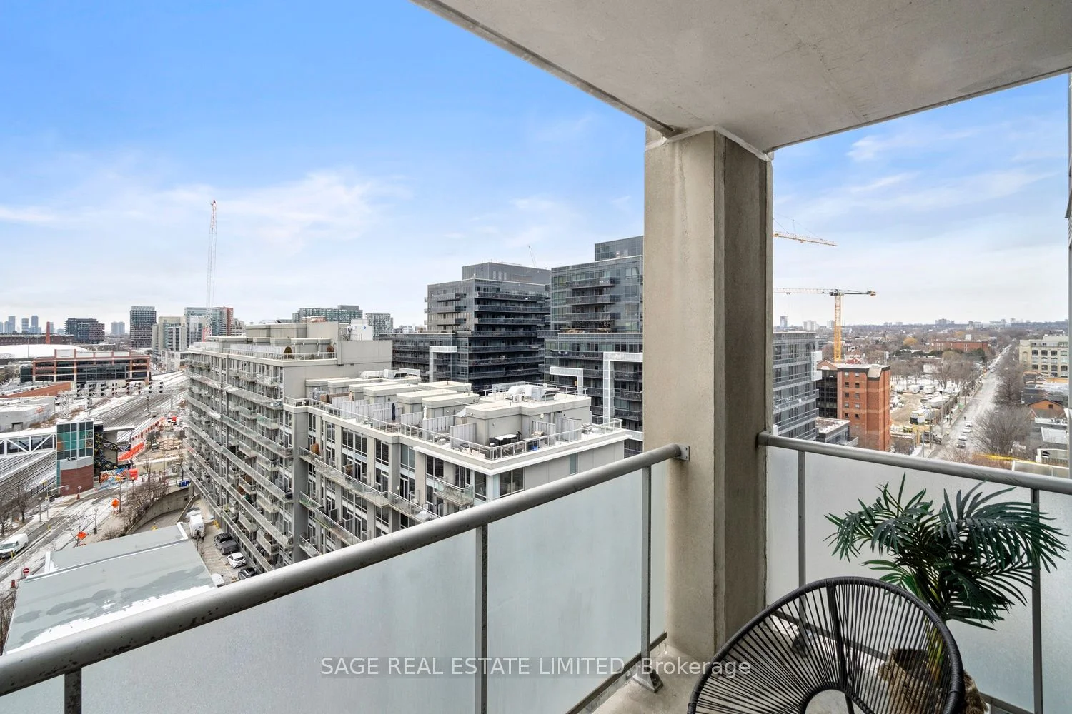 1 Shaw Street 1226, Toronto C01, ON M6K 0A1