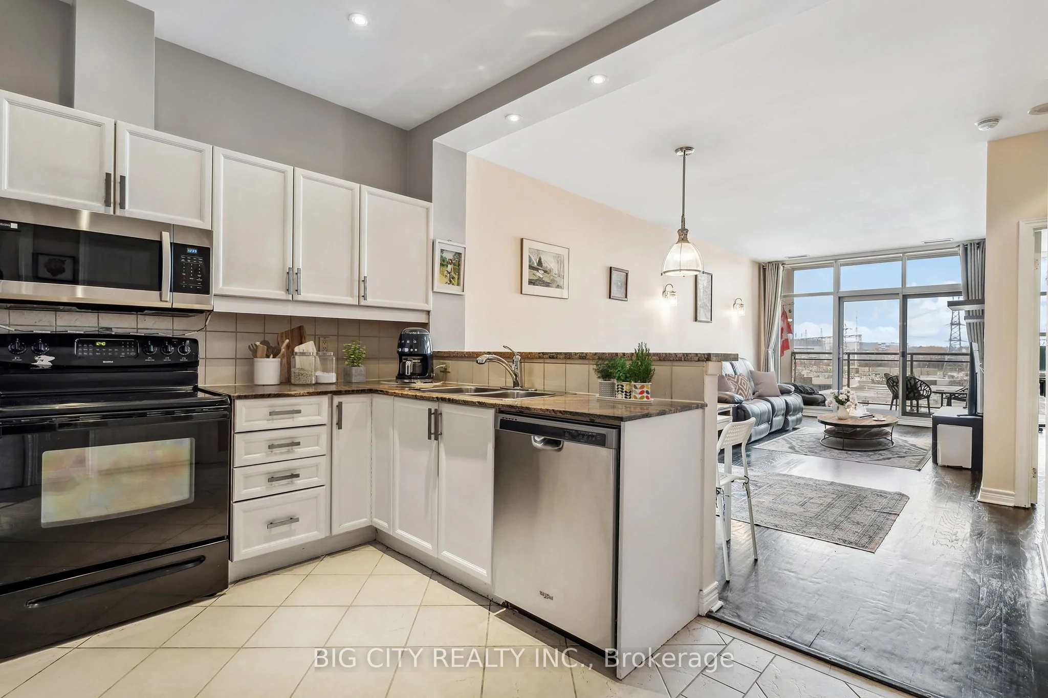 1 Leaside Park Drive 403, Toronto C11, On M4h 1r1