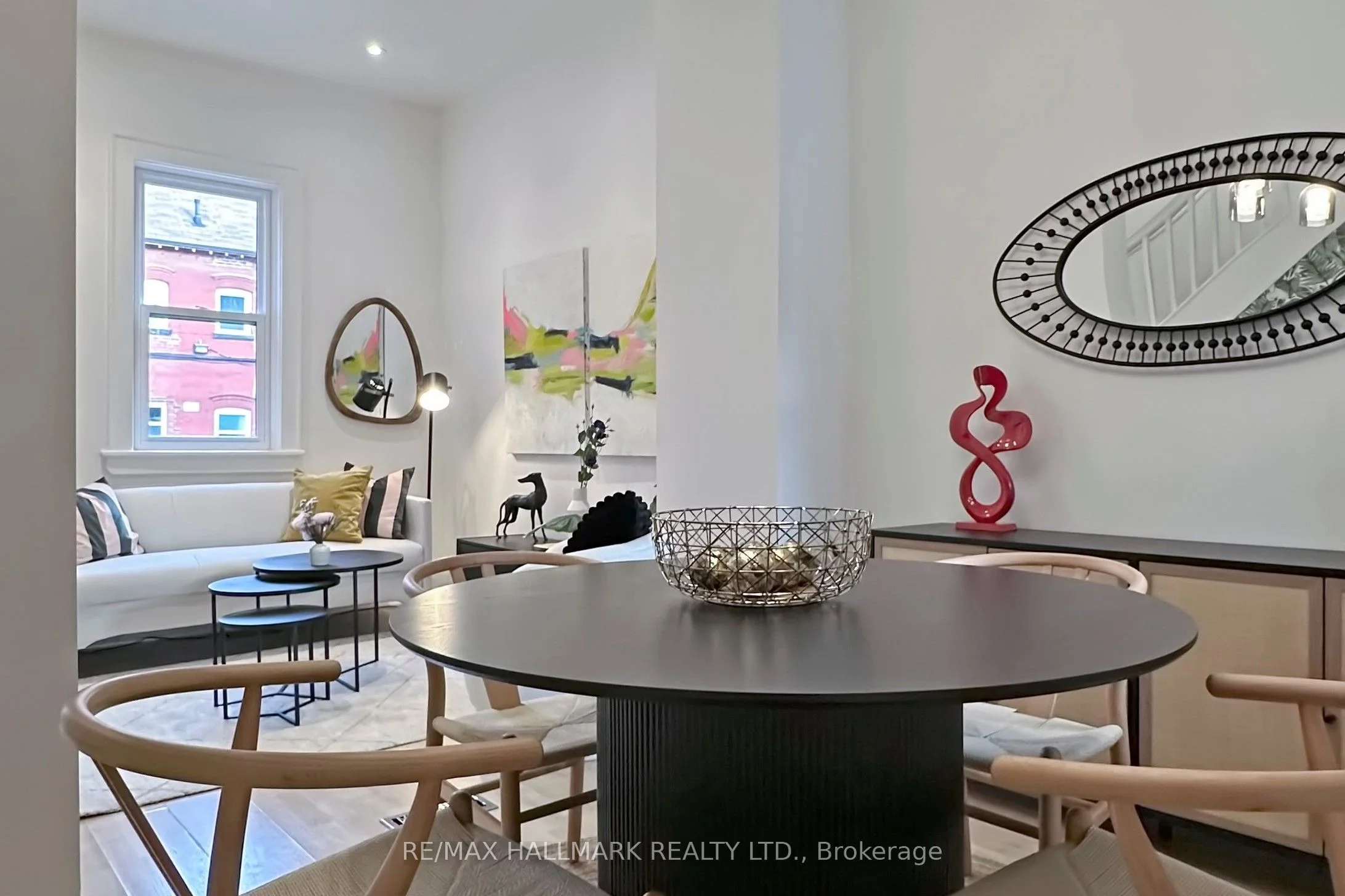 Att/Row/Townhouse in Toronto