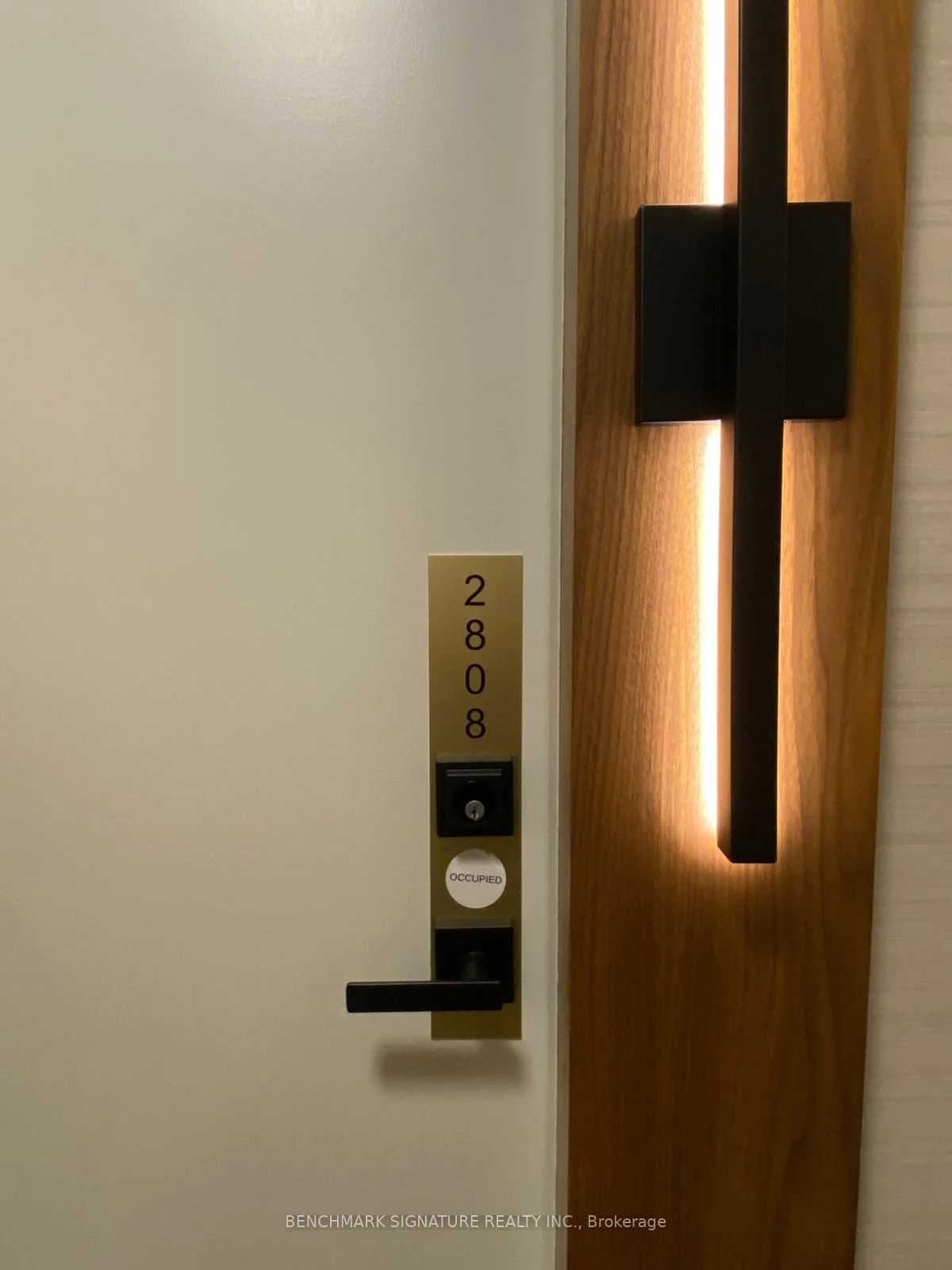 327 King Street W 2808, Toronto C01, On M5v 0w7