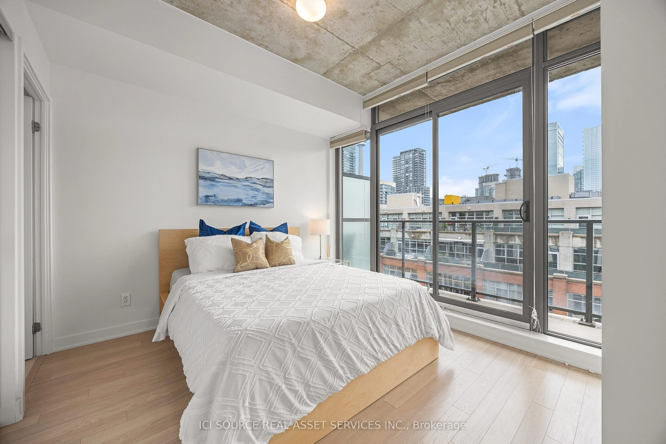 32 Camden Street 902, Toronto C01, On M5v 0g4