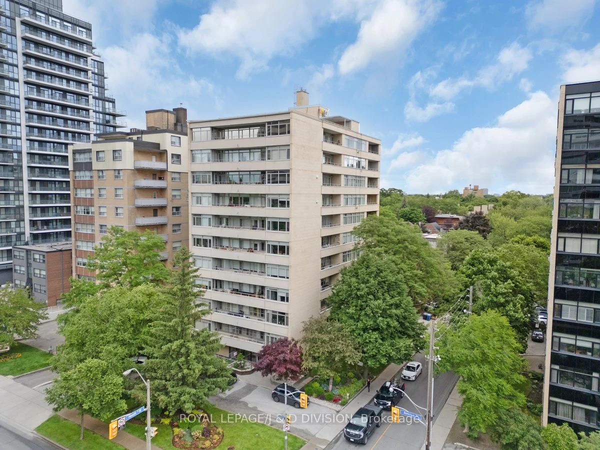 Co-op Apartment in Toronto