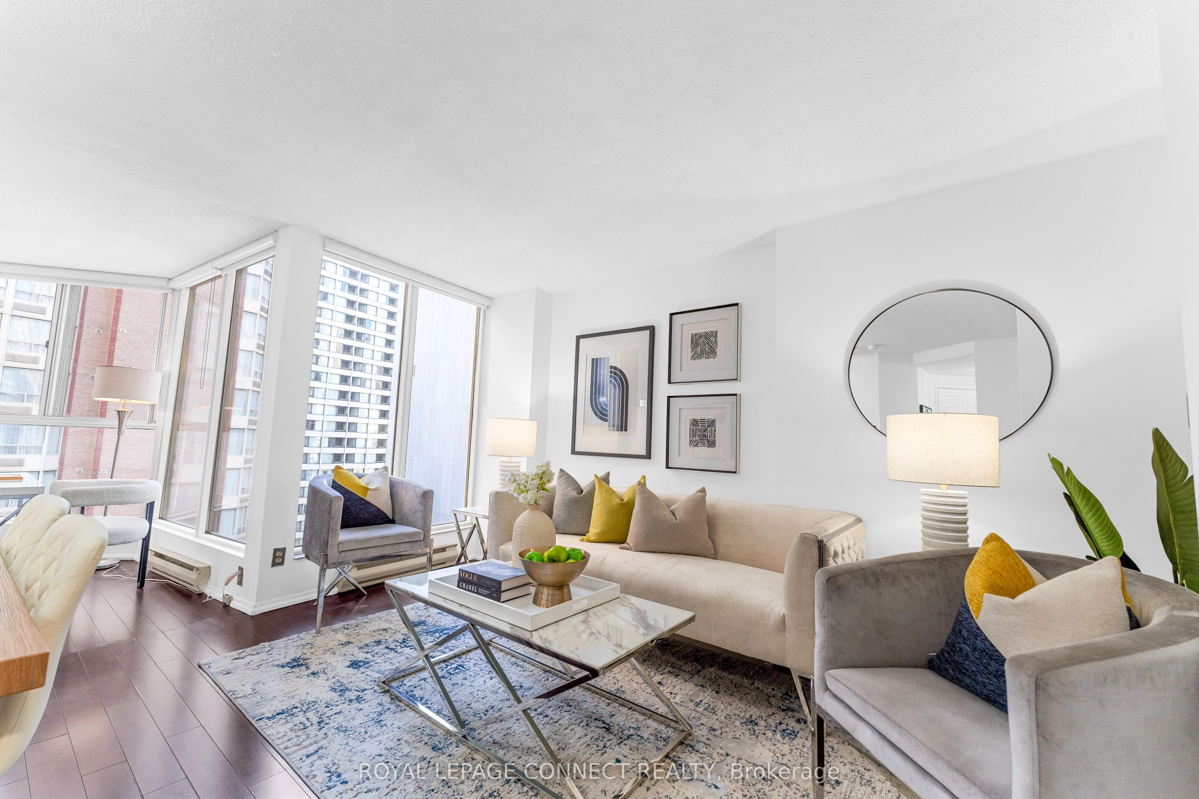 55 Centre Avenue 1402, Toronto C01, ON M5G 2H5