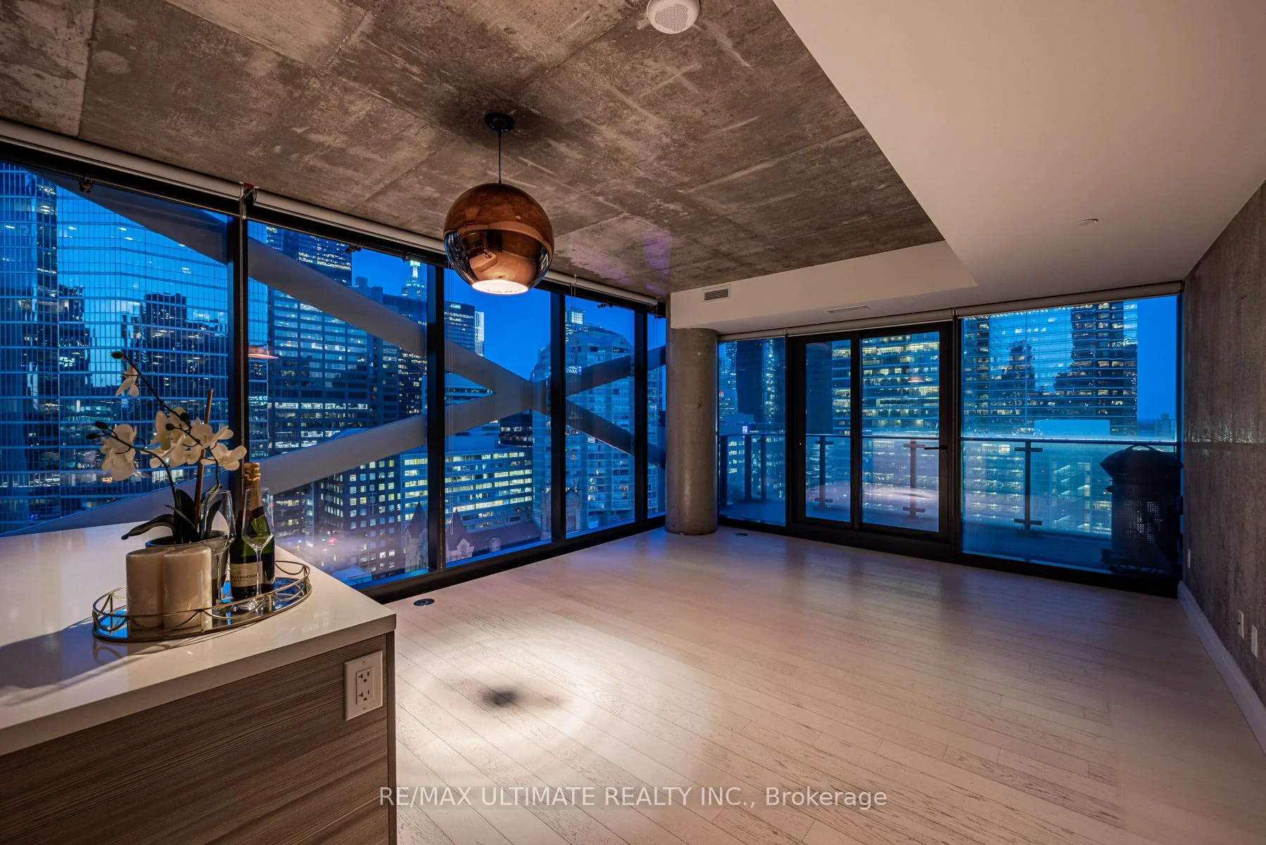224 King Street W 1504, Toronto C01, On M5h 0a6