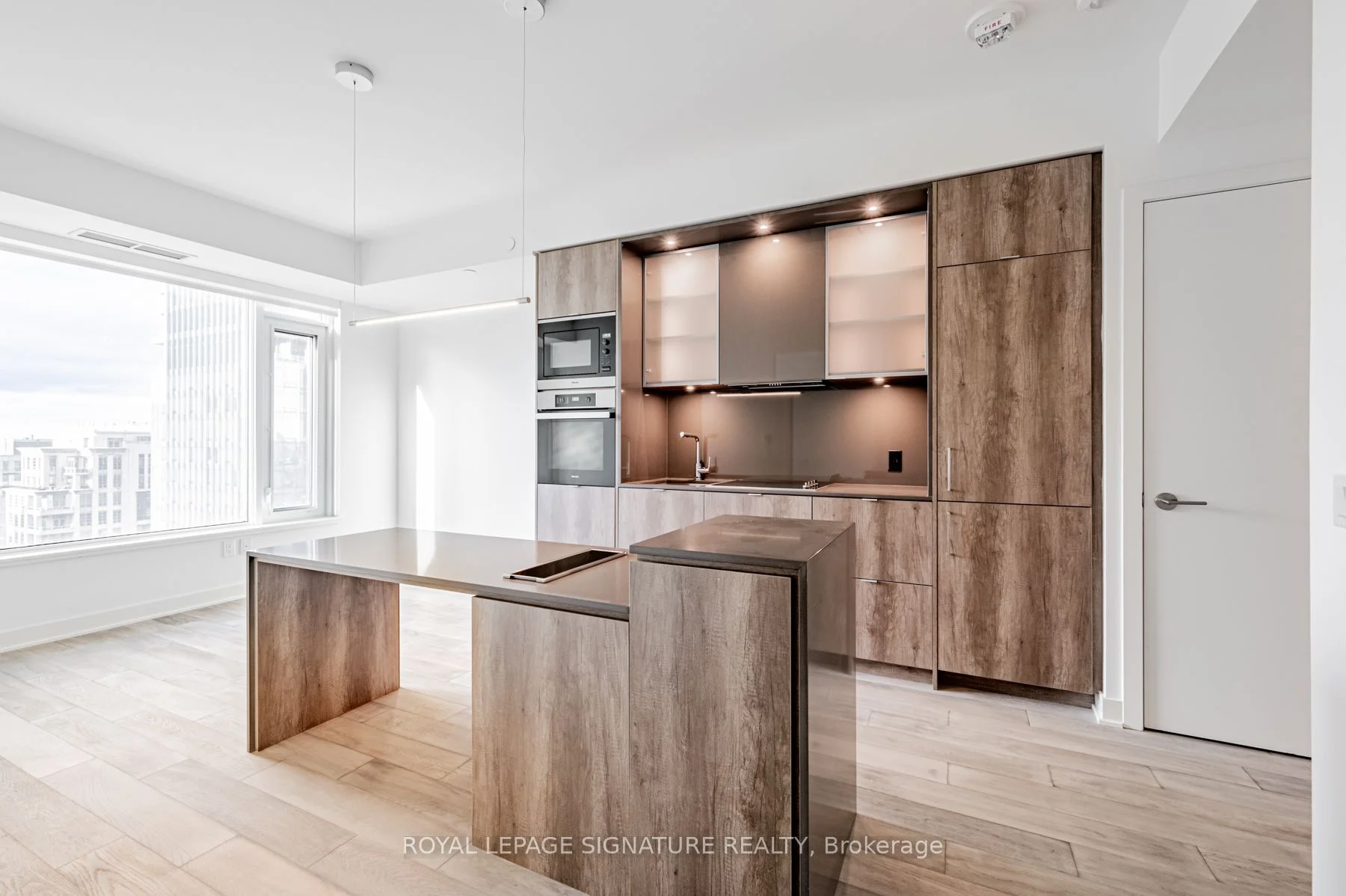 11 Yorkville Avenue 1701, Toronto C02, ON M4W 1L2