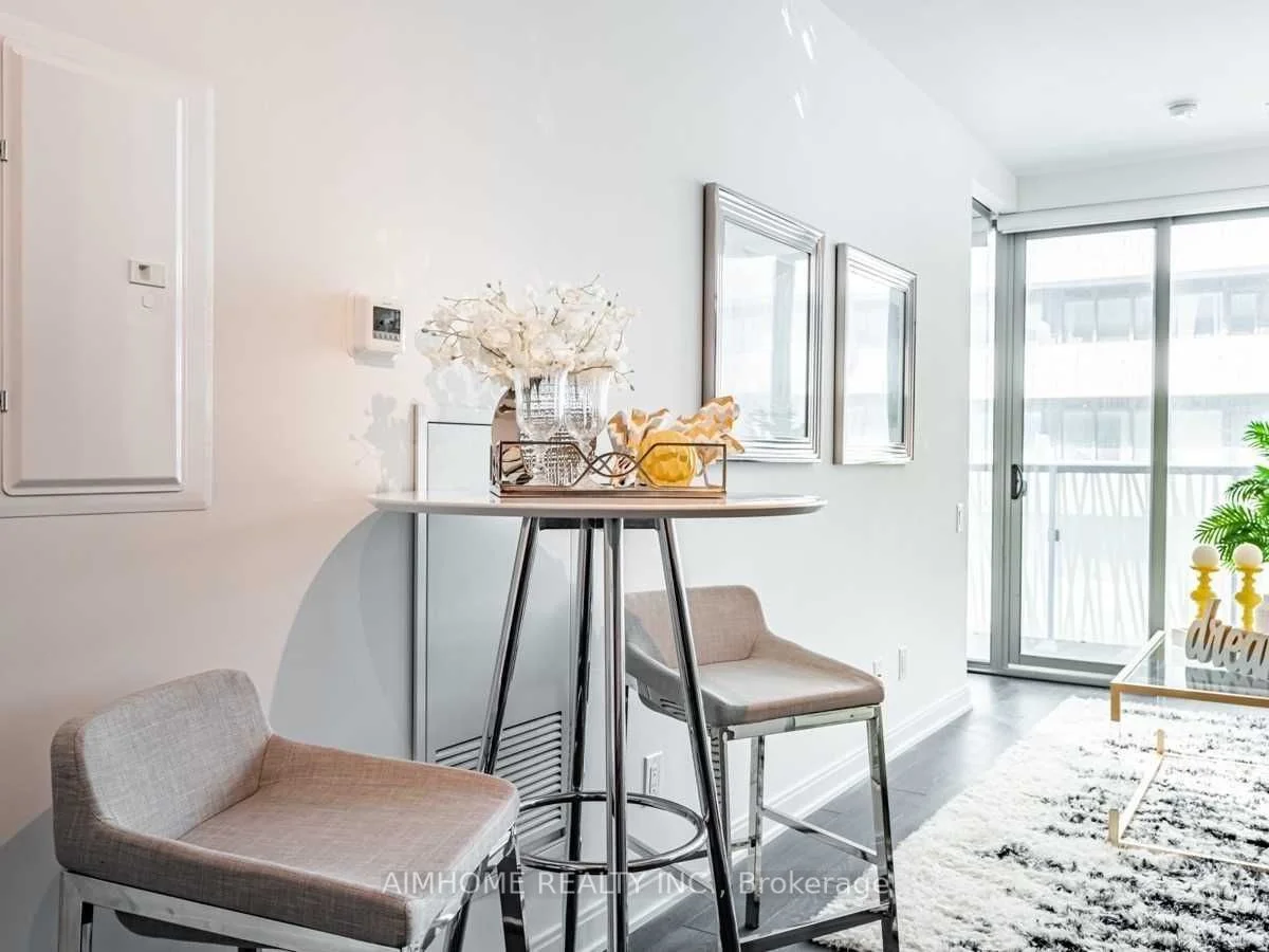 50 Charles Street E 1106, Toronto C08, ON M4Y 0C3