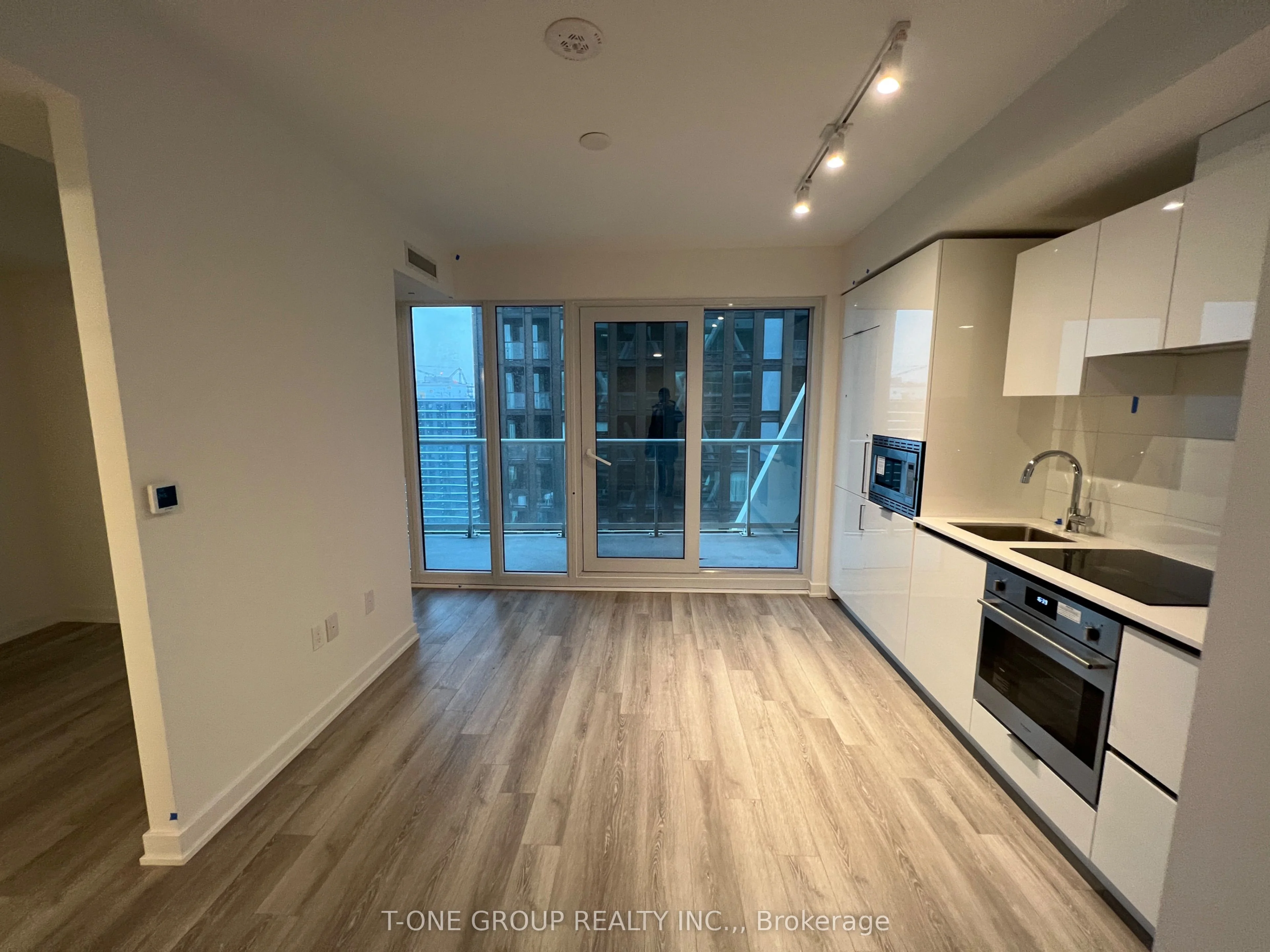 230 Simcoe Street 3320, Toronto C01, On M5t 0g7