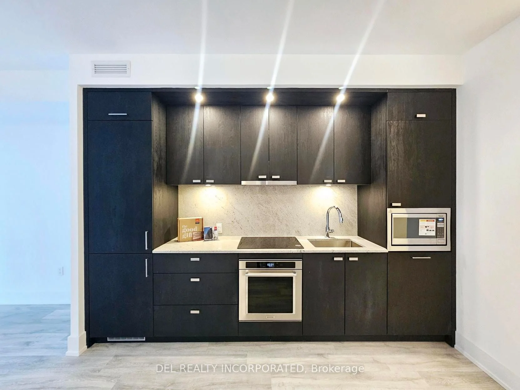 10 Inn On The Park Drive 1407, Toronto C13, On M3c 0p9