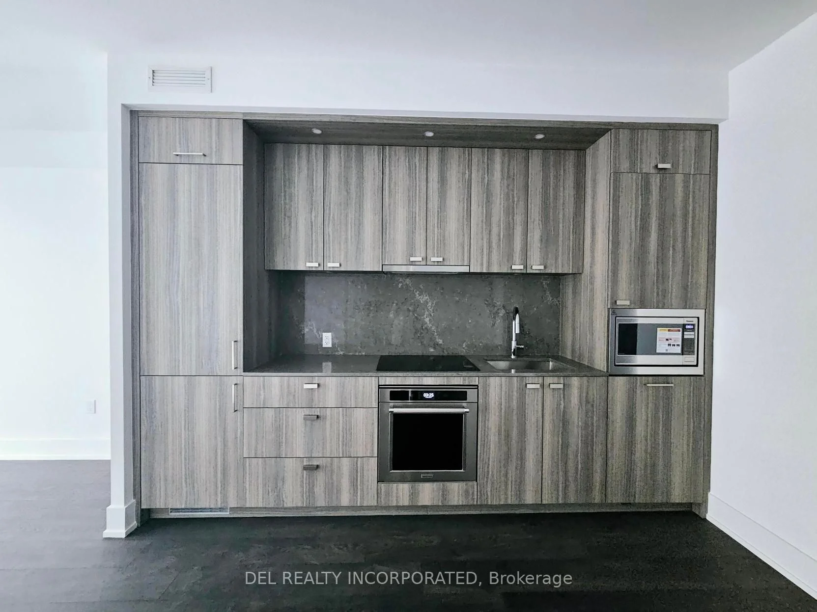 10 Inn On The Park Drive 1507, Toronto C13, On M3c 0p9