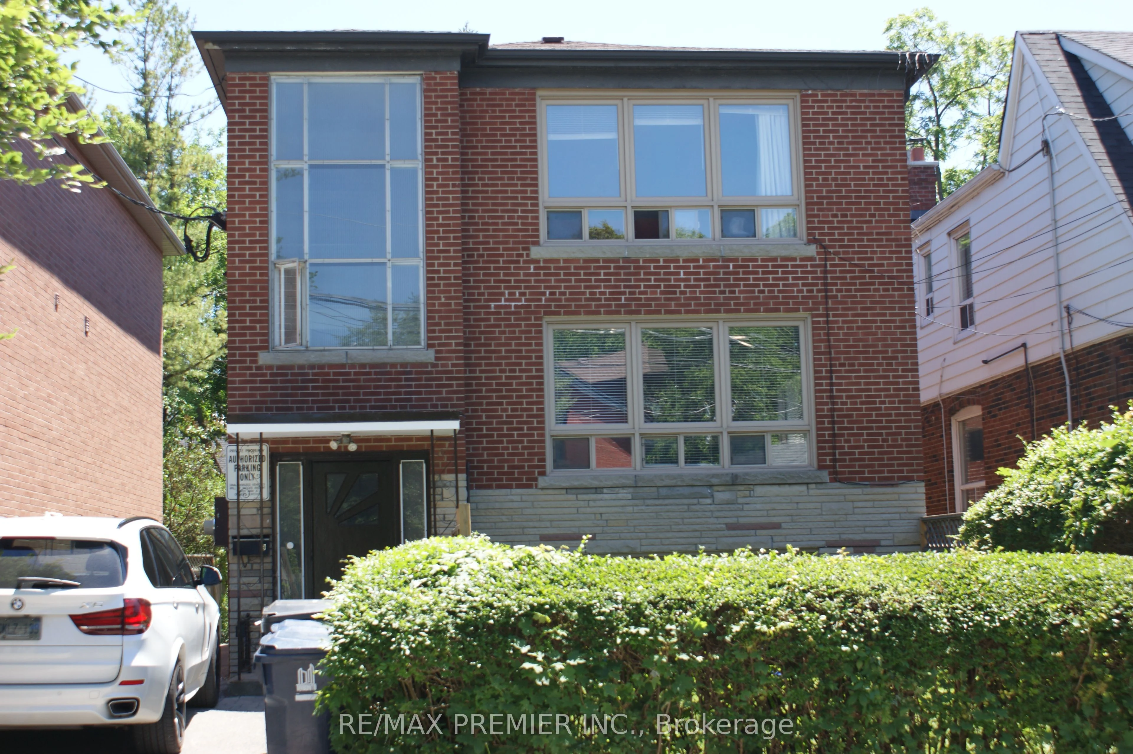 Triplex in Toronto