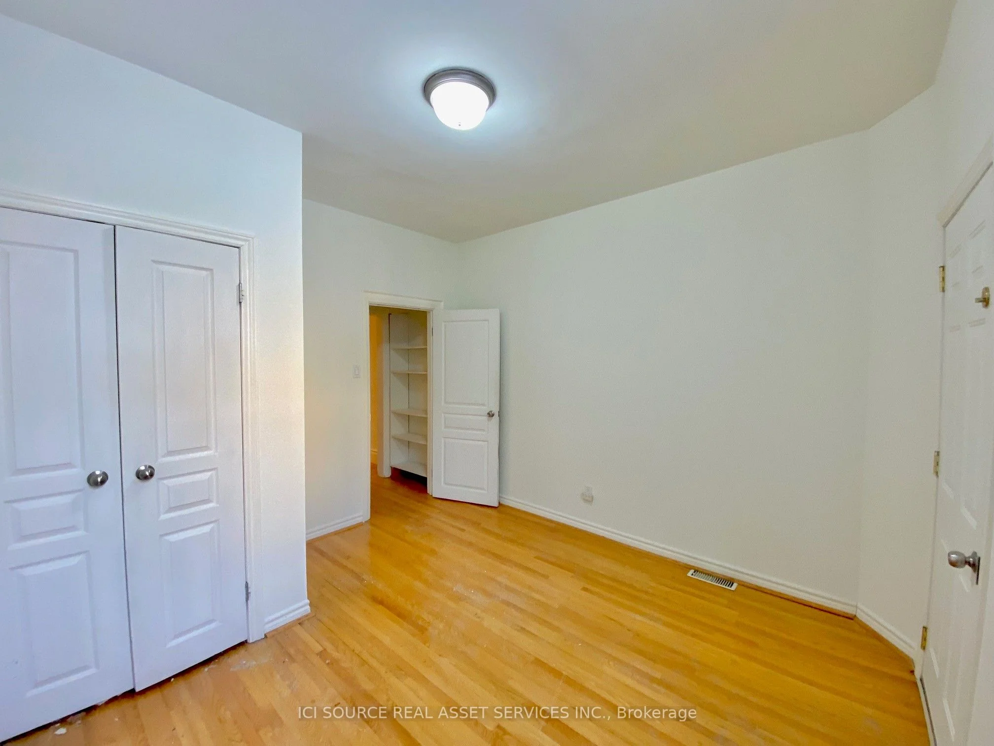 583 Euclid Avenue 1, Toronto C01, ON M6G 2T4