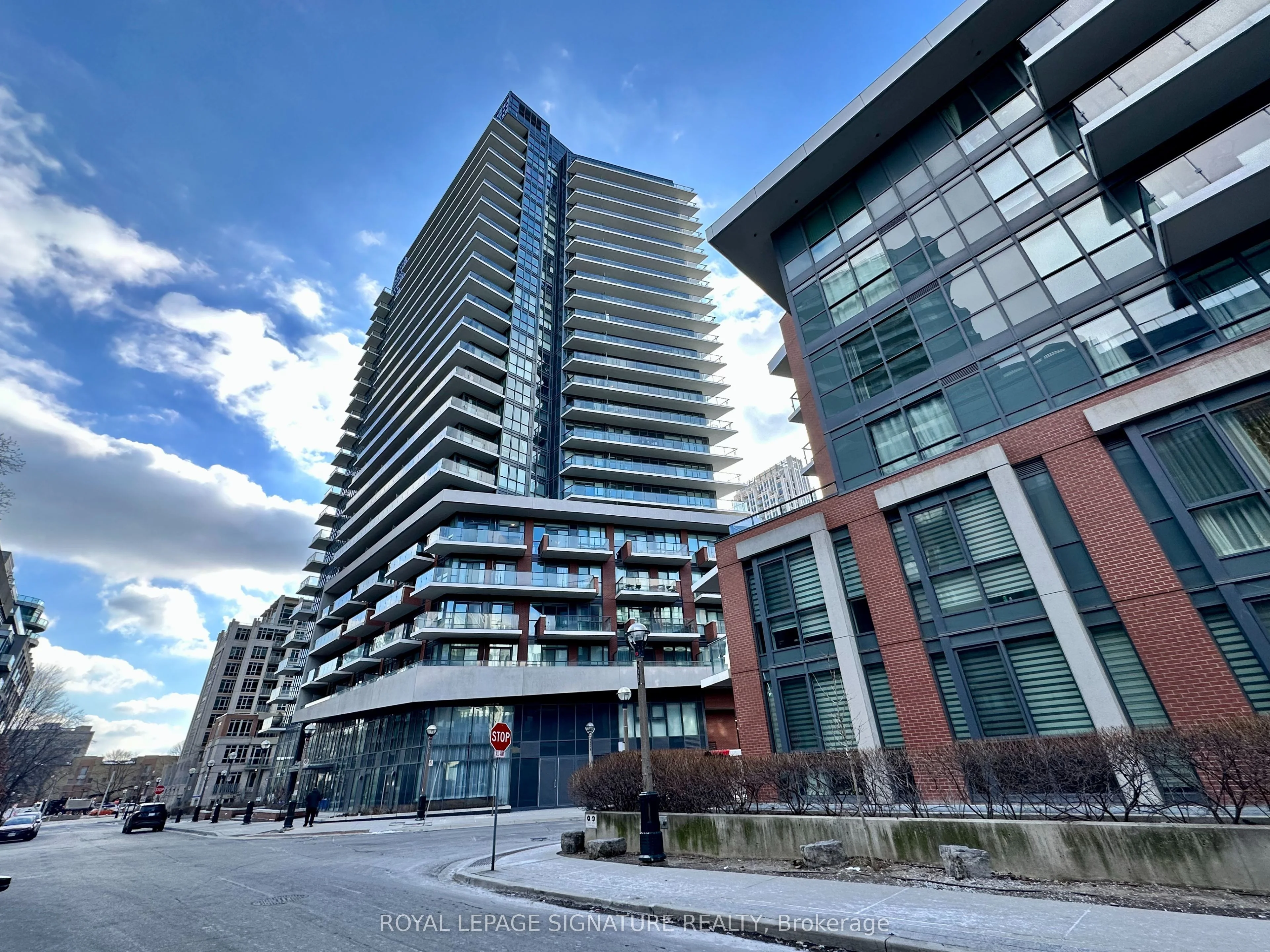 38 Iannuzzi Street 629, Toronto C01, On M5v 0s2