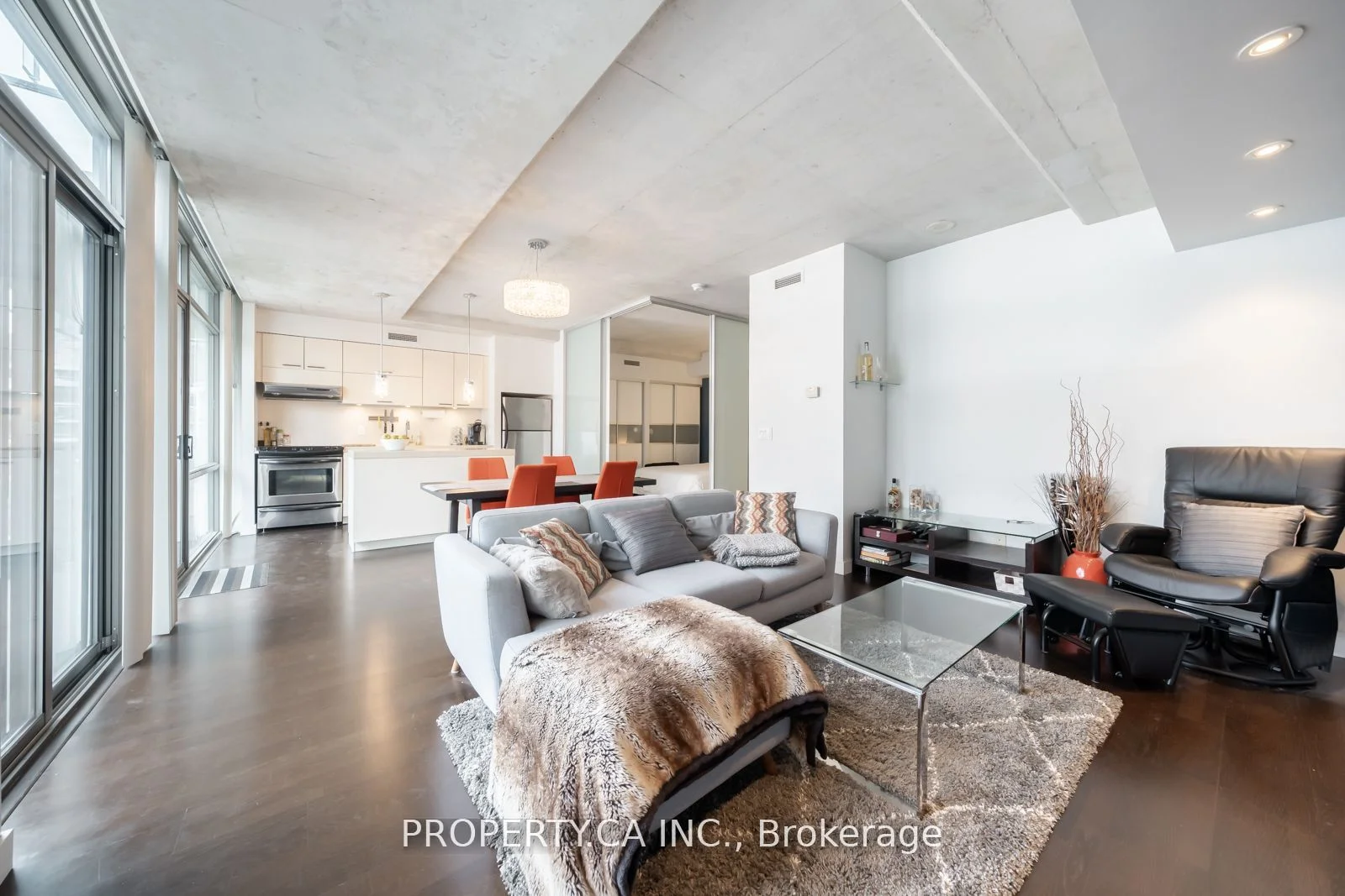 55 Stewart Street 817, Toronto C01, On M5v 2v1