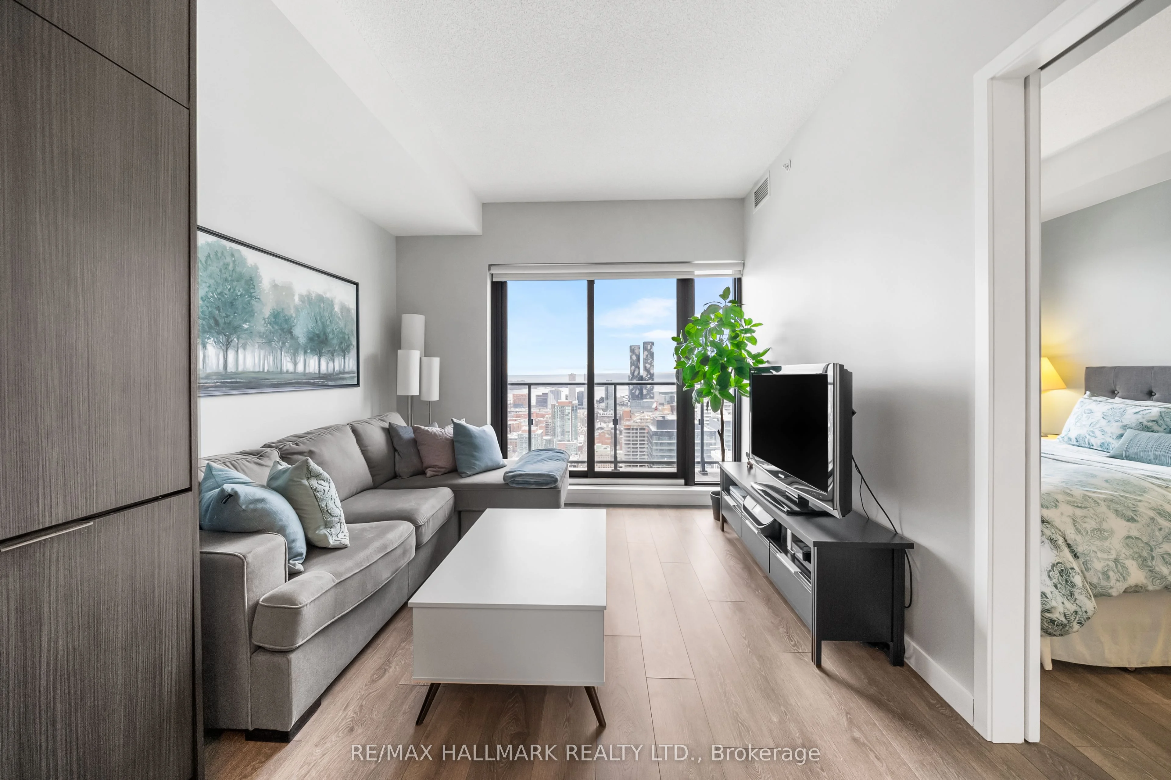 Condo Apartment in Toronto