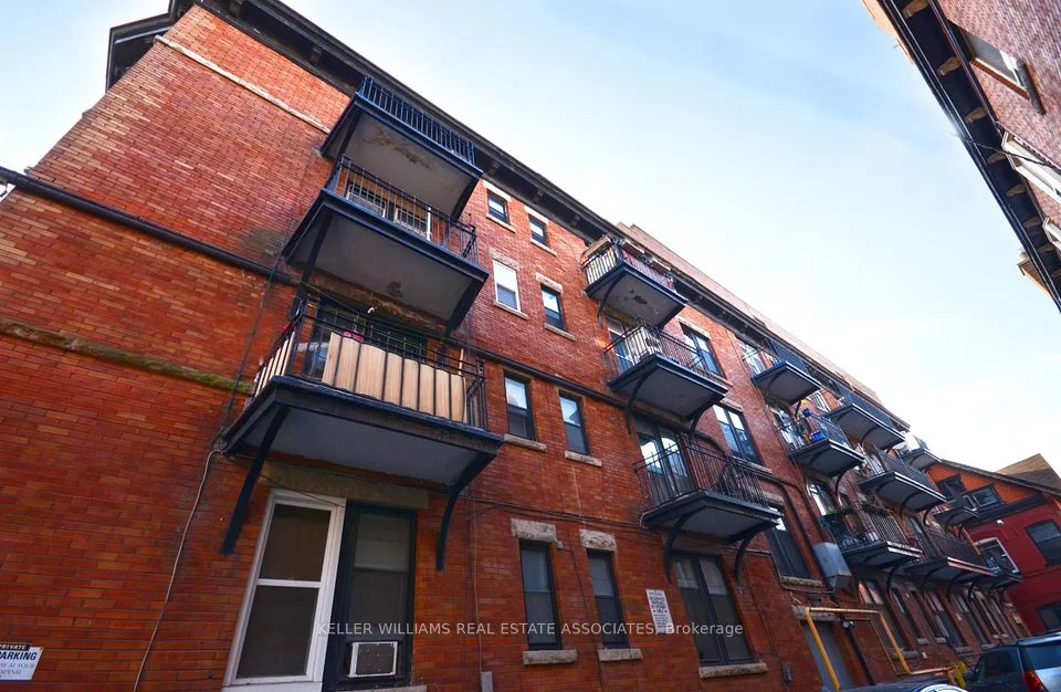 160 Huron Street 307, Toronto C01, ON M5T 2B5