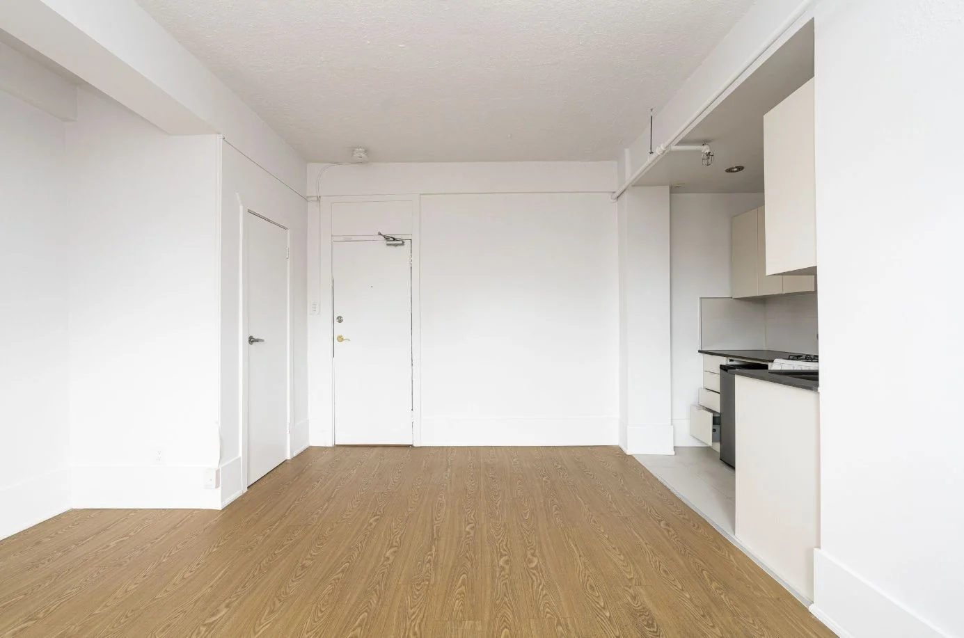 160 Huron Street 407, Toronto C01, On M5t 2b5
