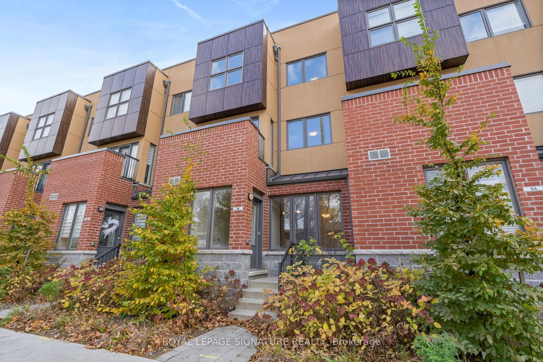 Att/Row/Townhouse in Toronto