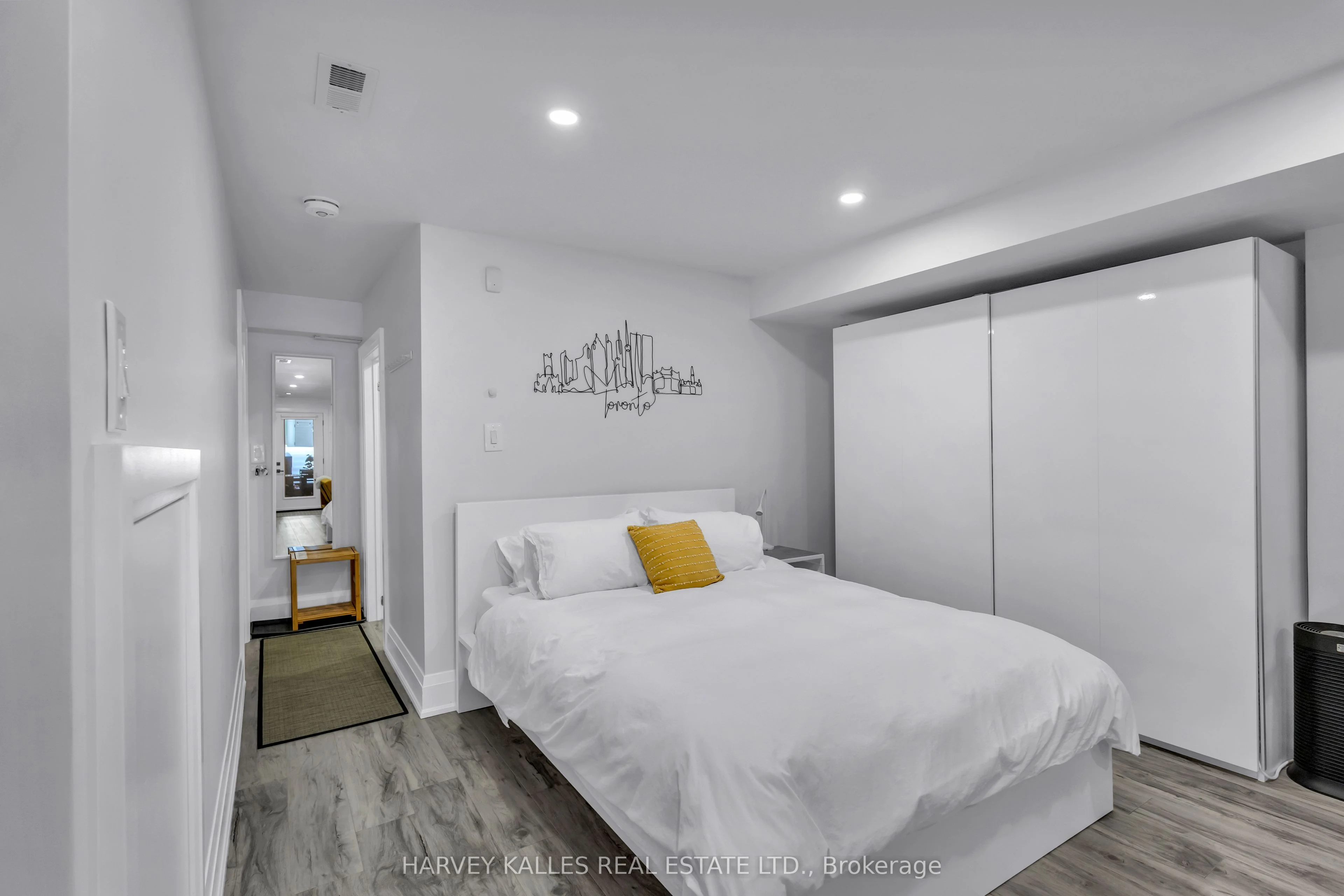 86 Castlefield Avenue, Toronto C03, ON M4R 1G4