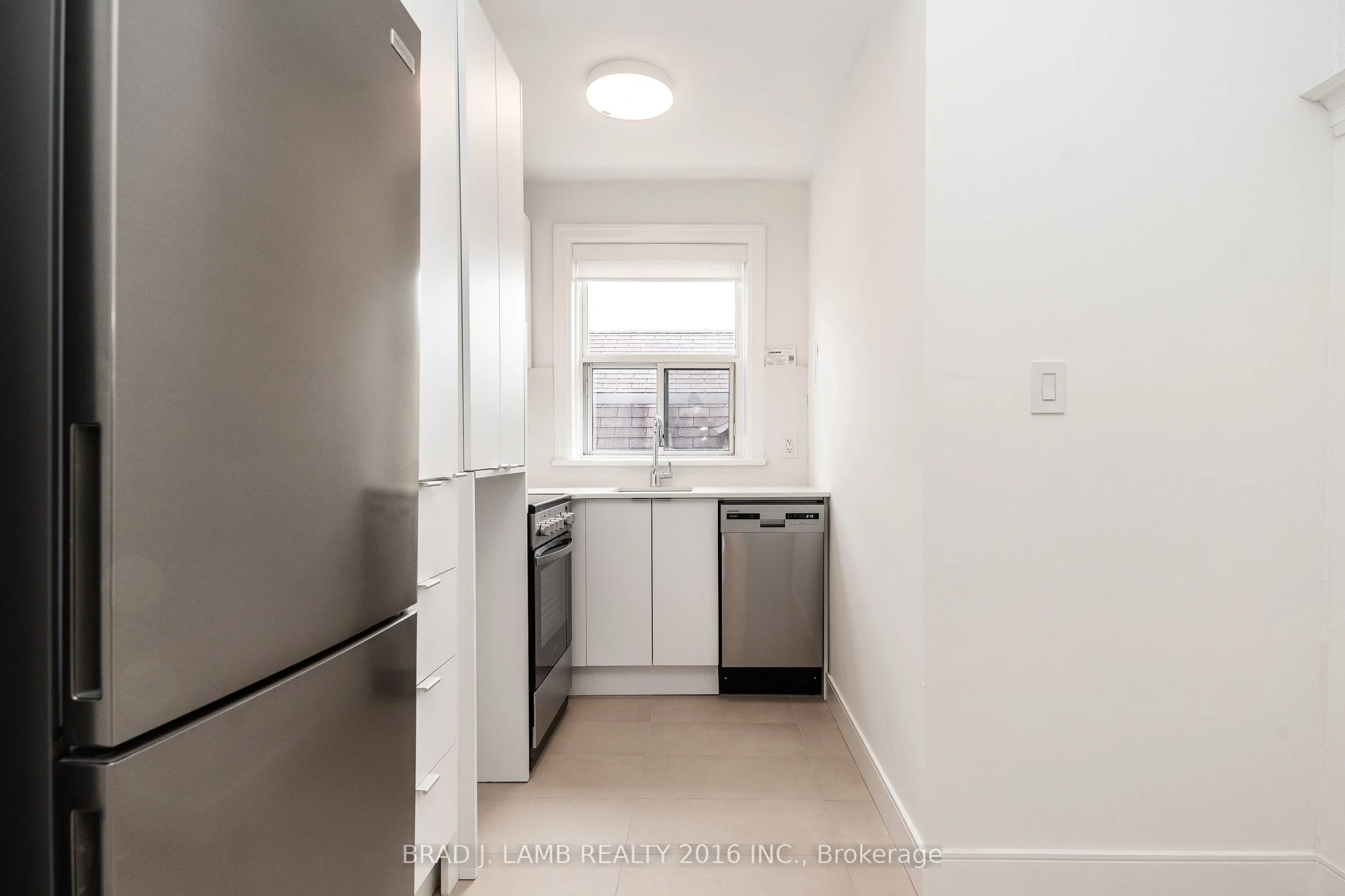 143 Arlington Avenue N 0015, Toronto C02, ON M6C 2Z3