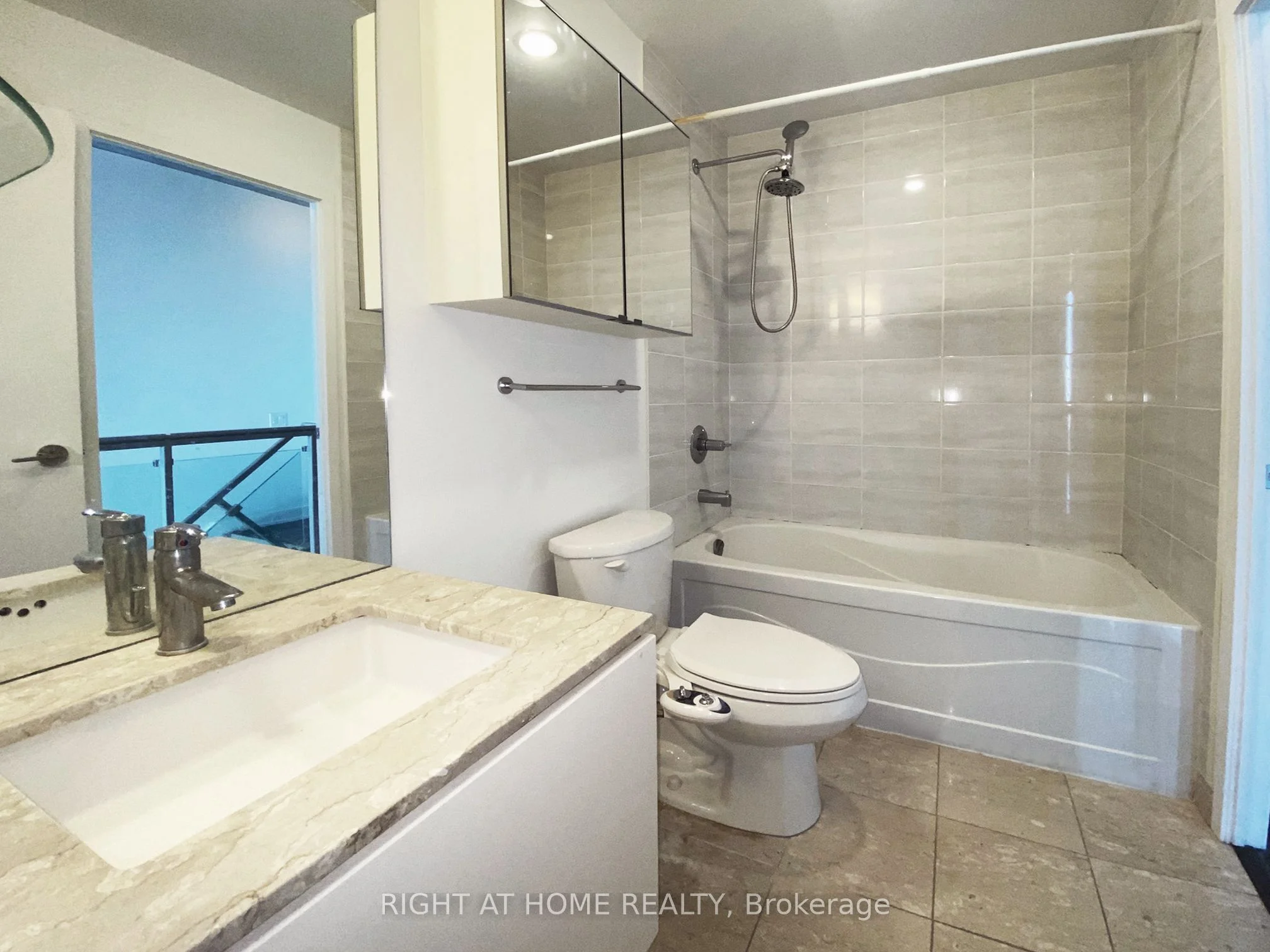 33 Mill Street 617, Toronto C08, ON M5A 3R3