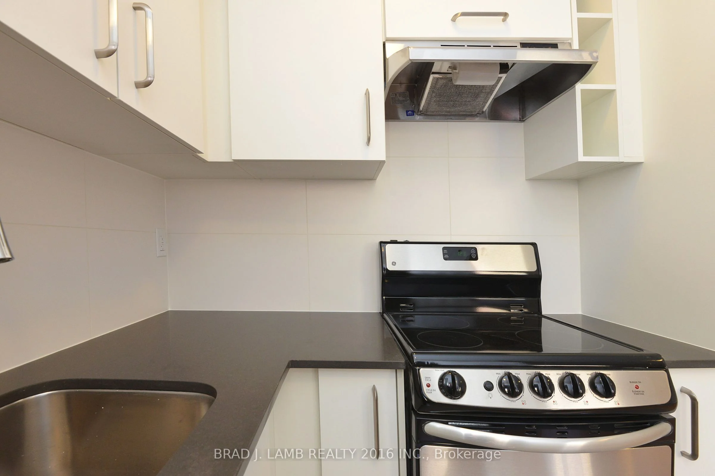 143 Arlington Avenue S 0026, Toronto C02, ON M6C 2Z3