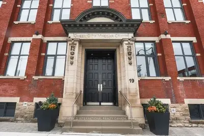19 River Street 107, Toronto C08, On M5a 3p1