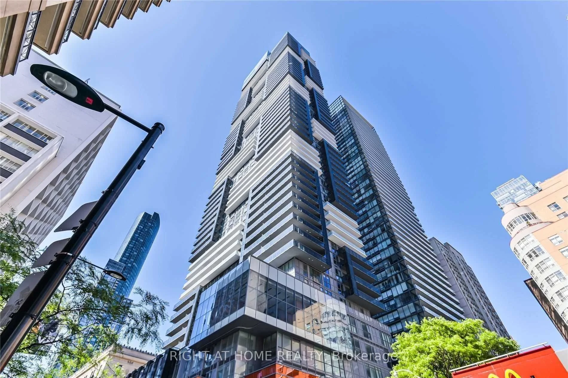 7 Grenville Street 512, Toronto C01, On M4y 1a1