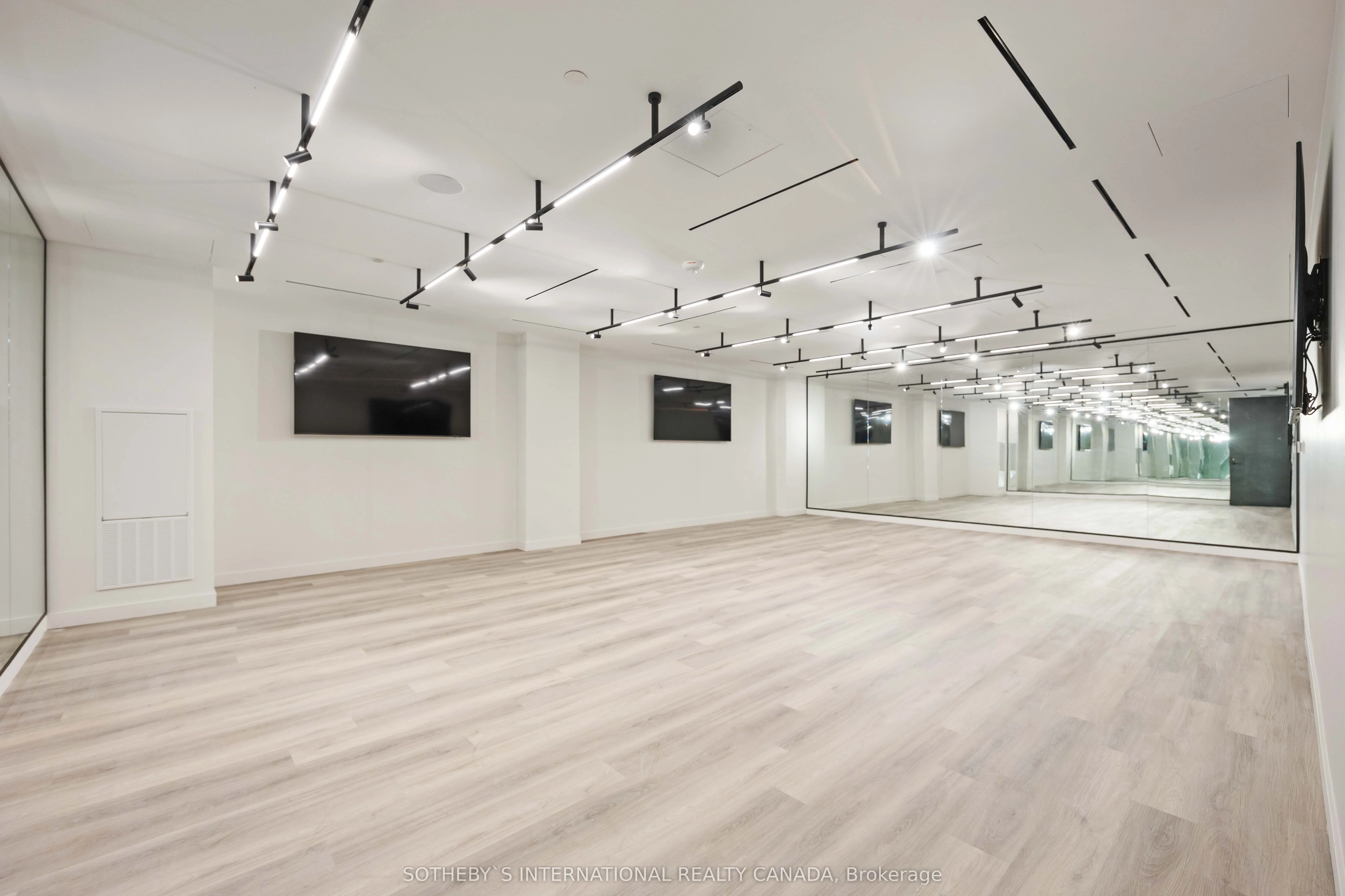 117 Broadway Avenue N 607, Toronto C10, ON M4P 1V3