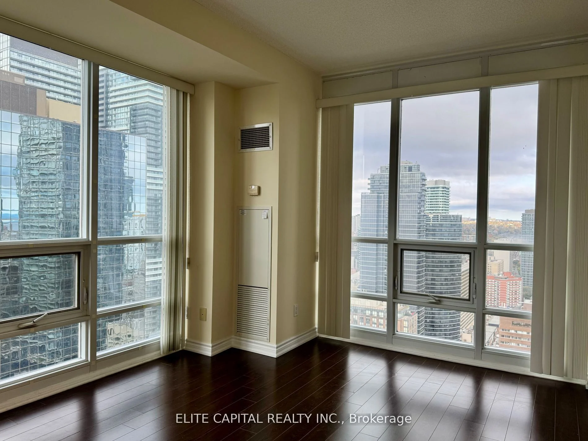761 Bay Street 3502, Toronto C01, ON M5G 2R2