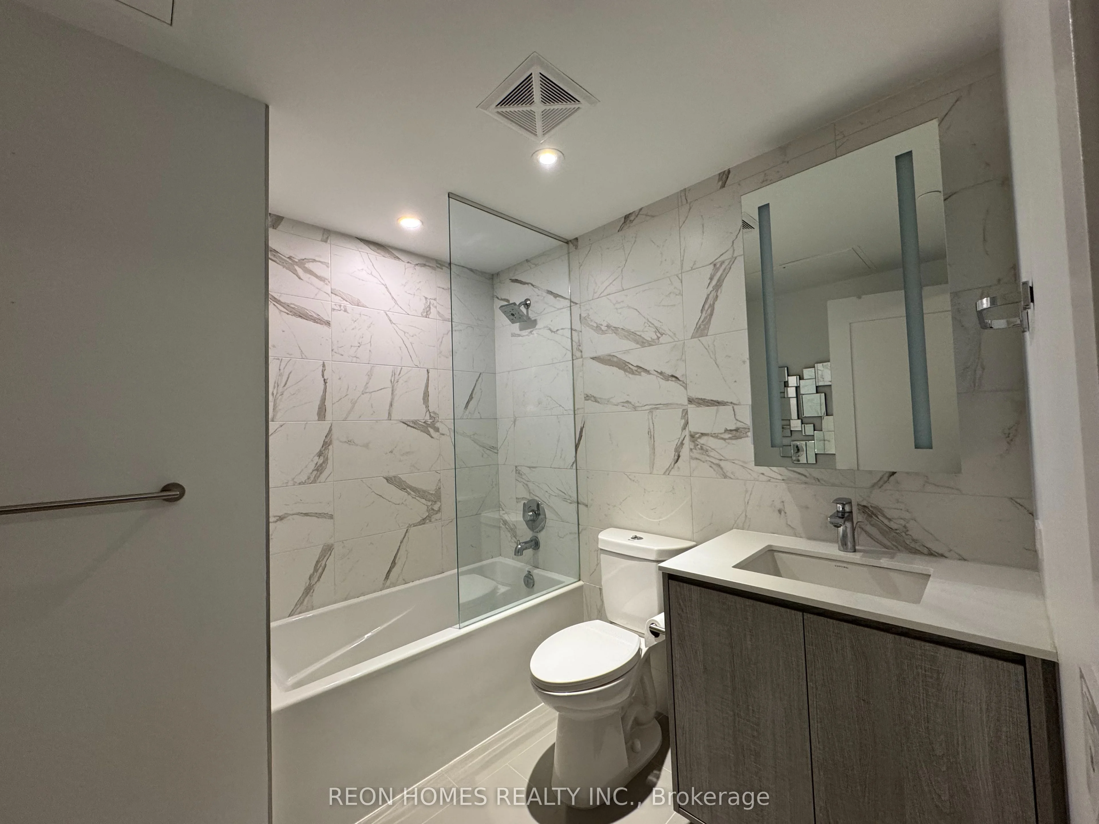 118 Merchants' Wharf Avenue 412, Toronto C08, ON M5A 0L3