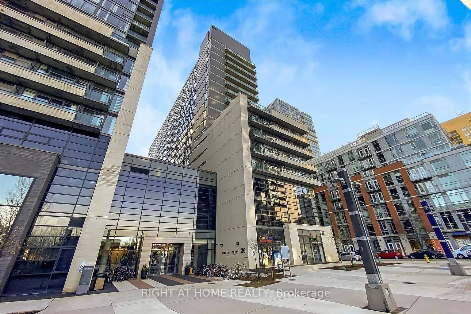 36 Lisgar Street 806w, Toronto C01, On M6j 0c7