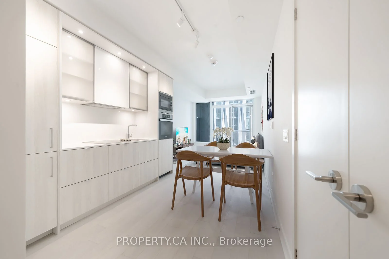 11 Yorkville Avenue 1008, Toronto C02, On M4w 1l2