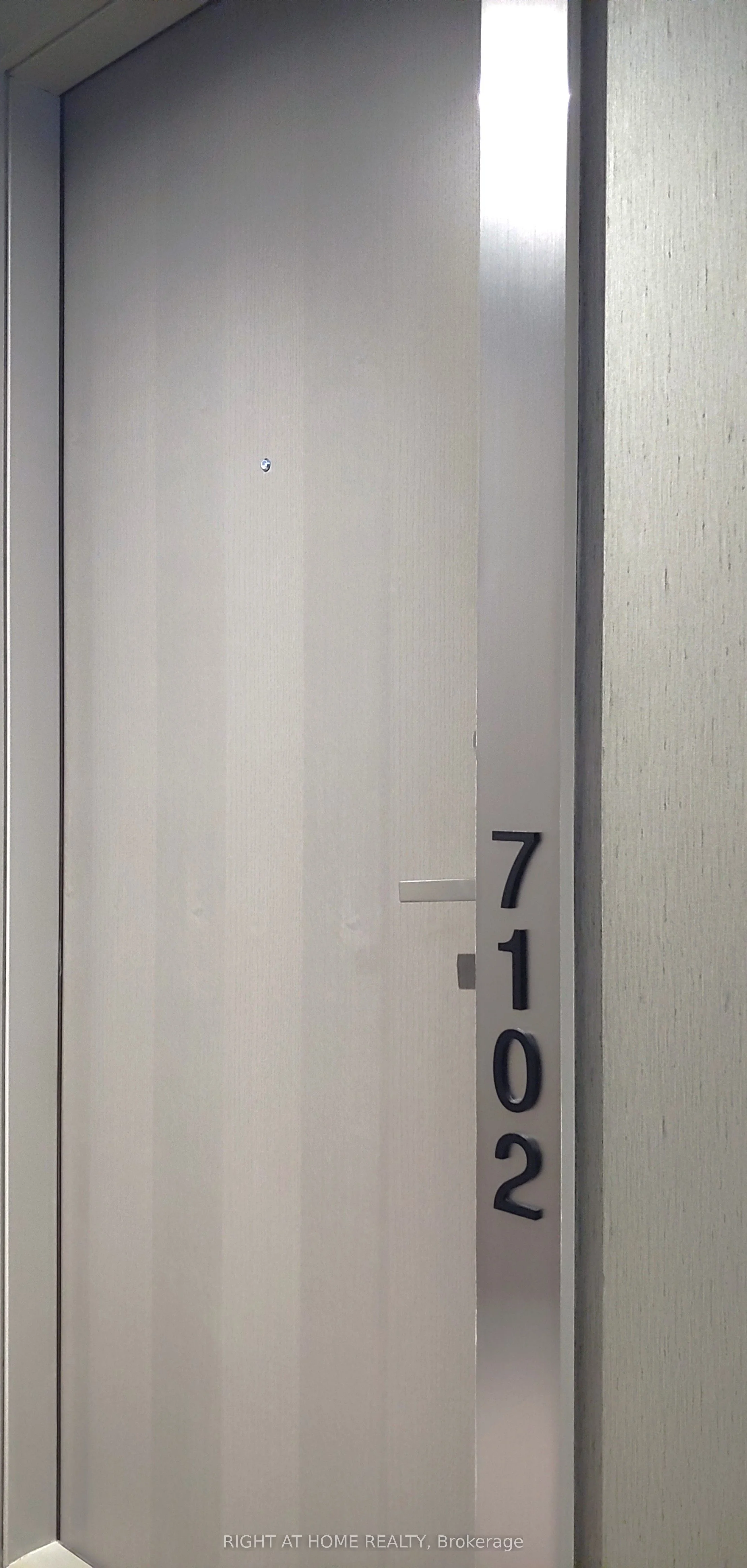 88 Harbour Street 7102, Toronto C01, On M5j 0c3