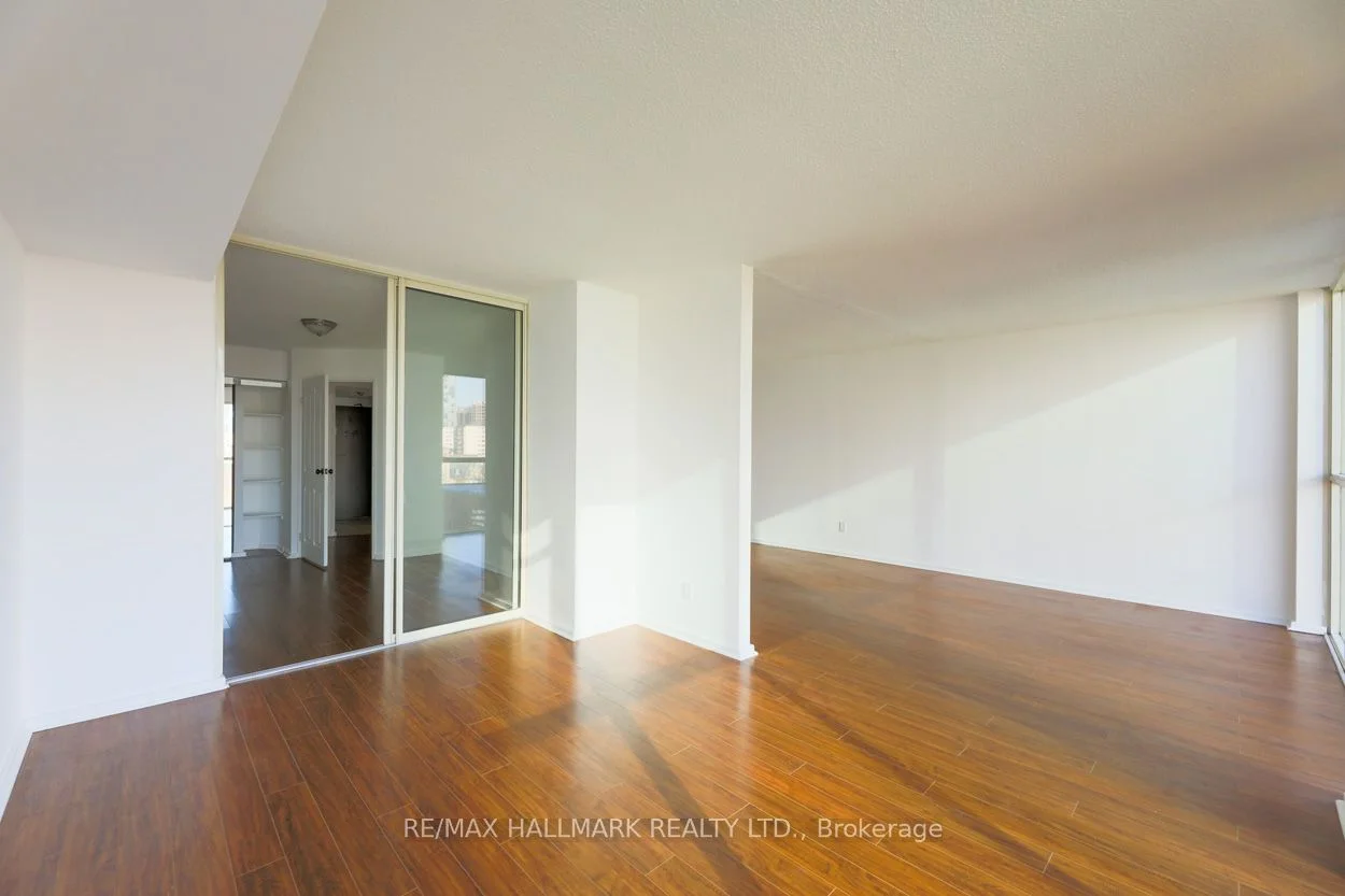 15 Maitland Place 905, Toronto C08, ON M4K 1R3