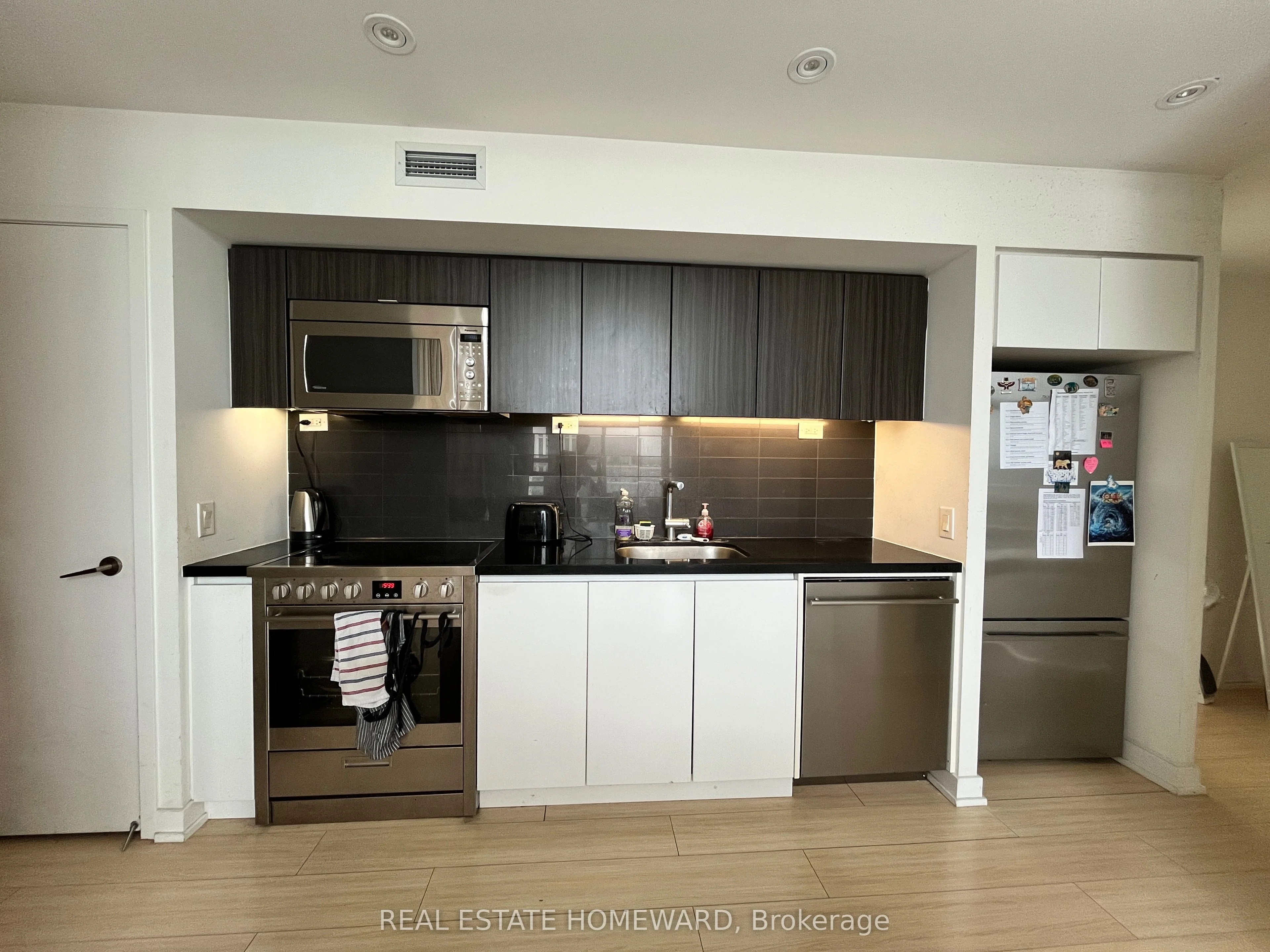 75 Queens Wharf Road 4715, Toronto C01, On M5v 0j8