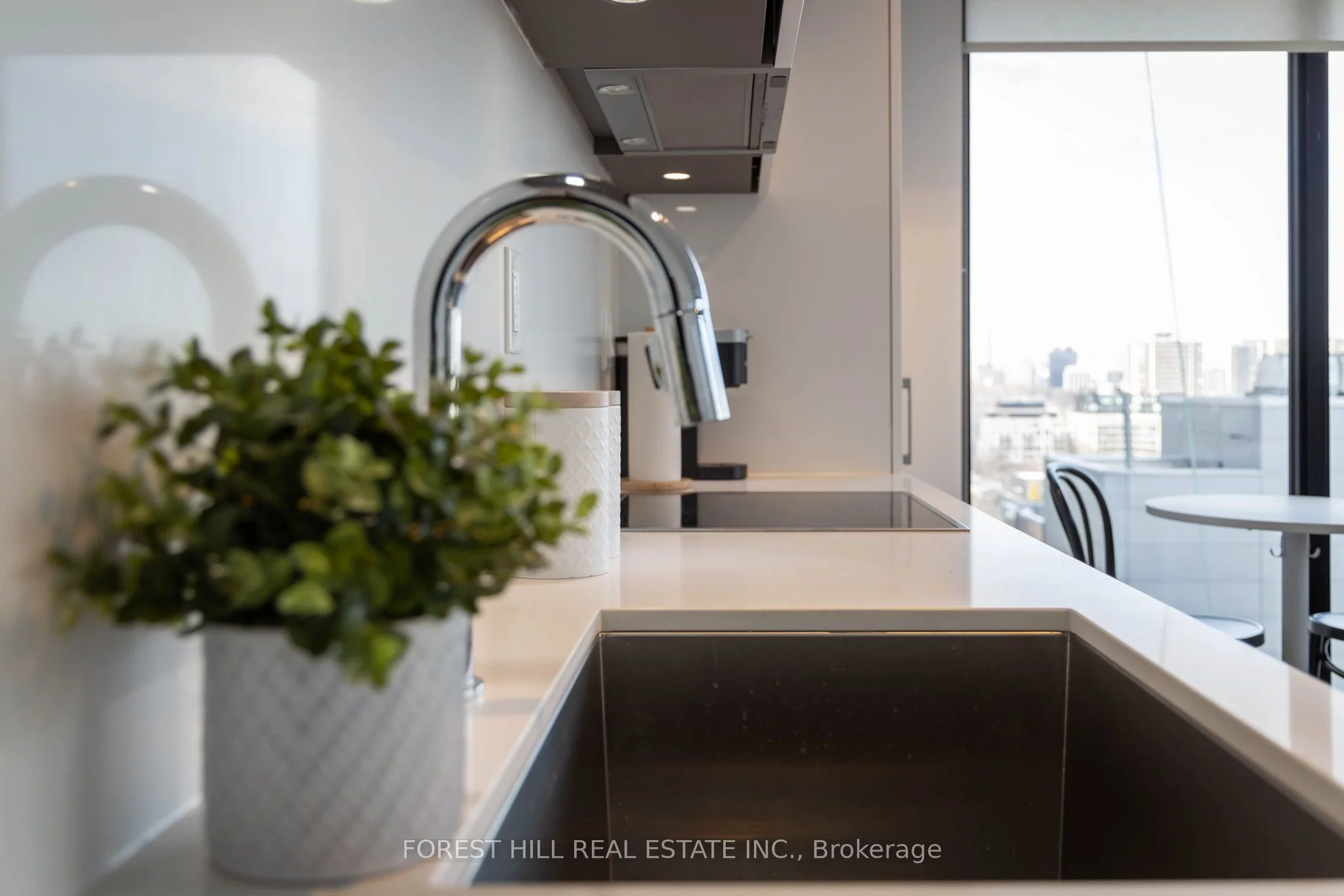 188 Cumberland Street 1702, Toronto C02, ON M5R 2G3