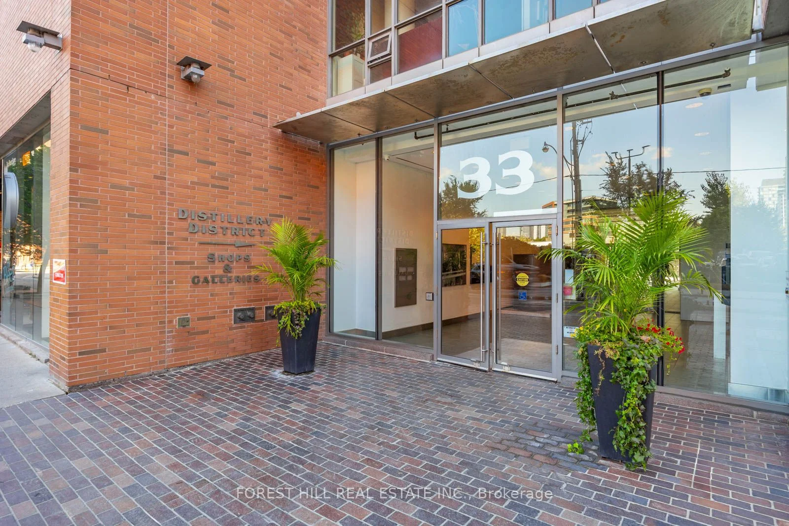 33 Mill Street 529, Toronto C08, On M5a 3r3