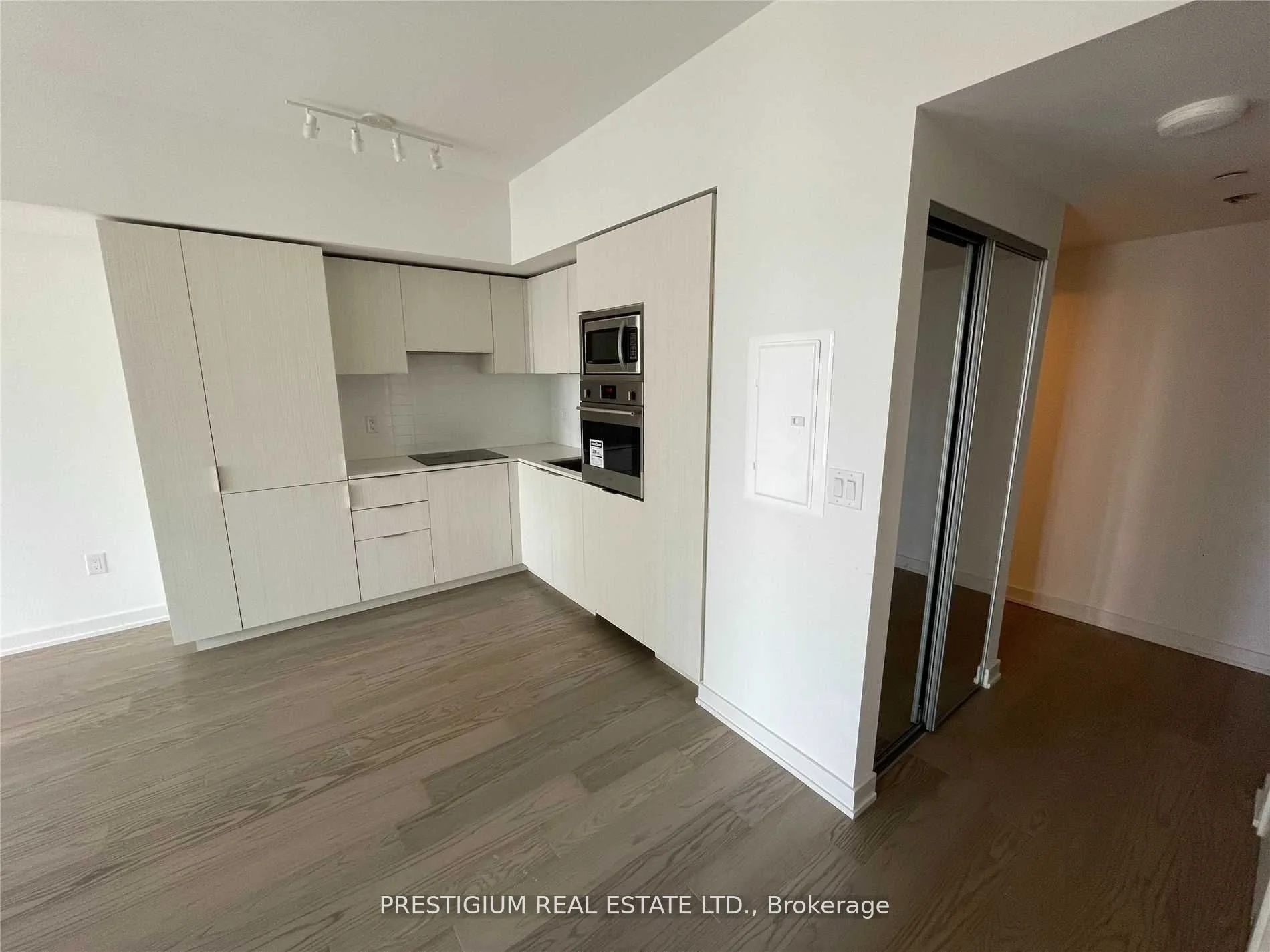 11 Wellesley Street W 1806, Toronto C01, On M4y 0g4