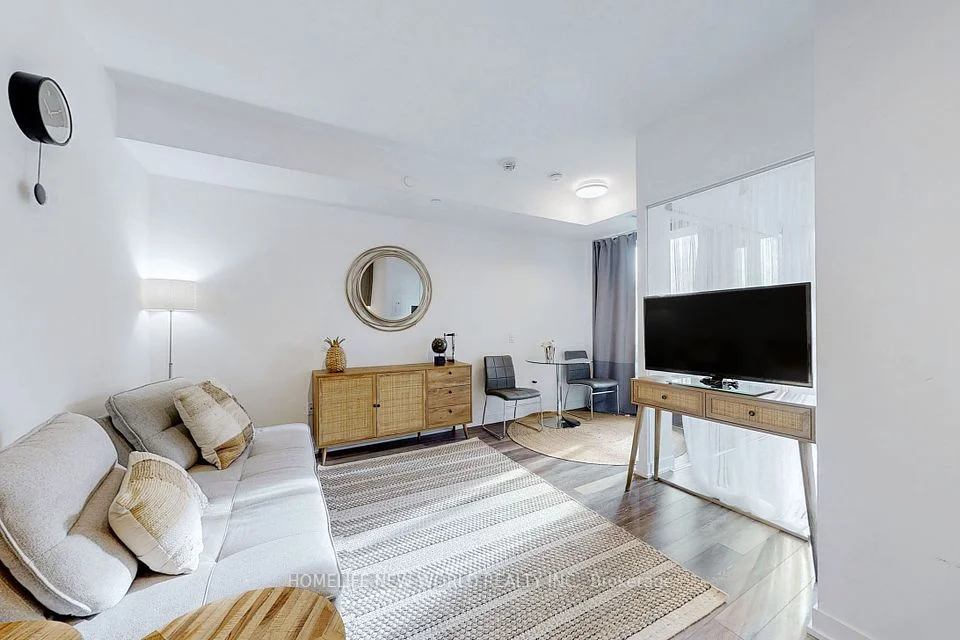 250 Lawrence Avenue 518, Toronto C04, ON M5M 1B2
