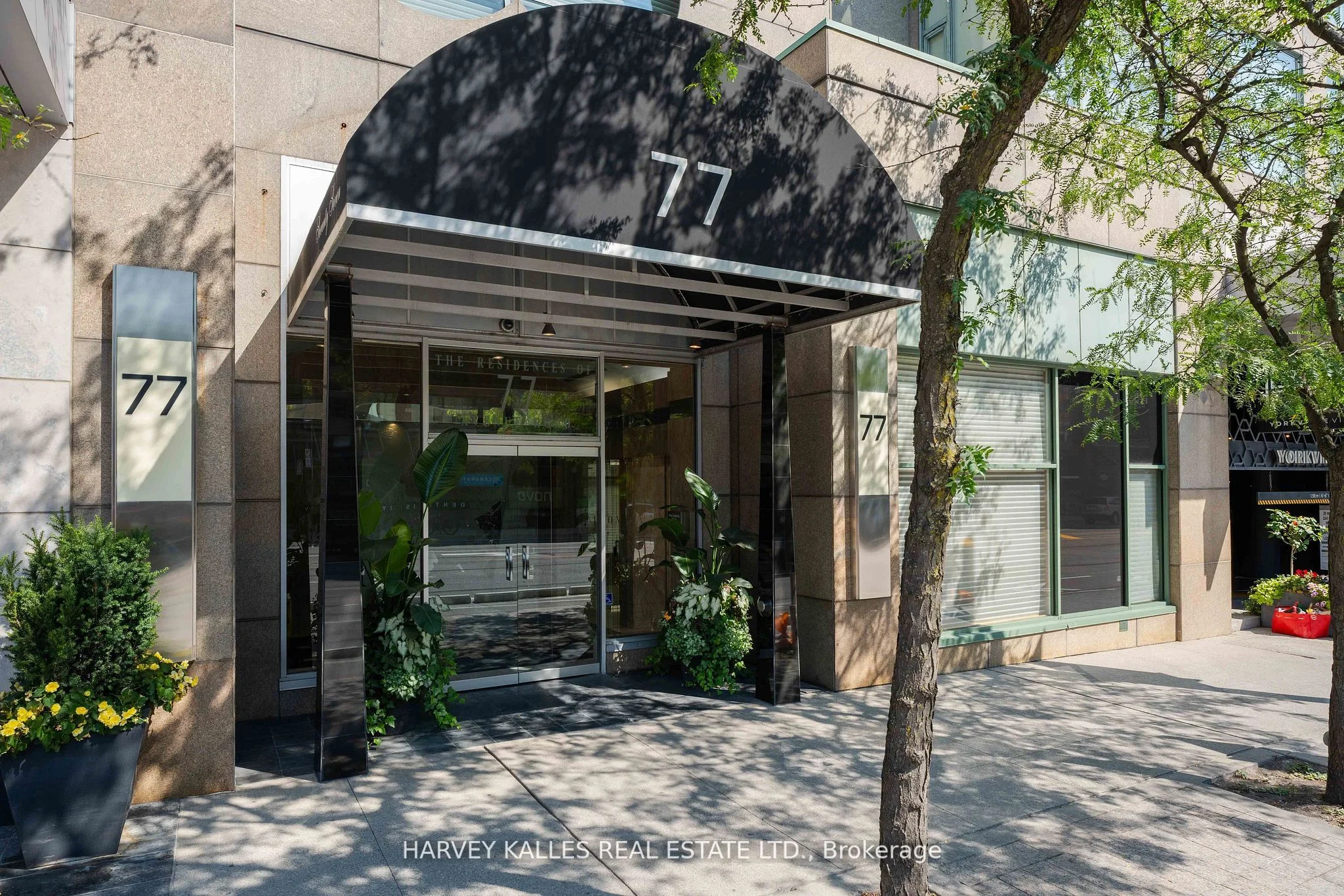 77 Avenue Road 506, Toronto C02, ON M5R 3R8