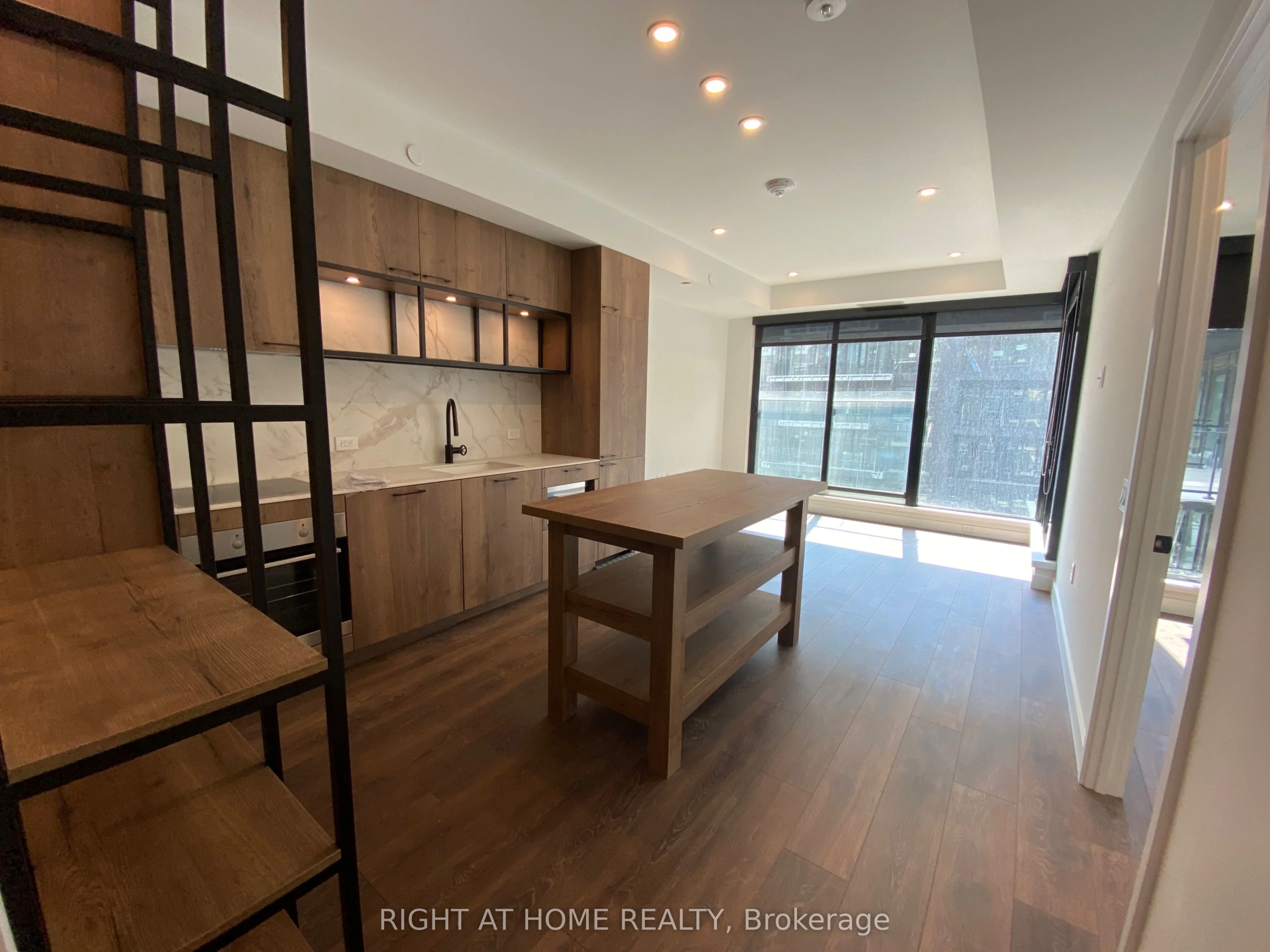 505 Richmond Street W 829, Toronto C01, ON M5V 1Y3