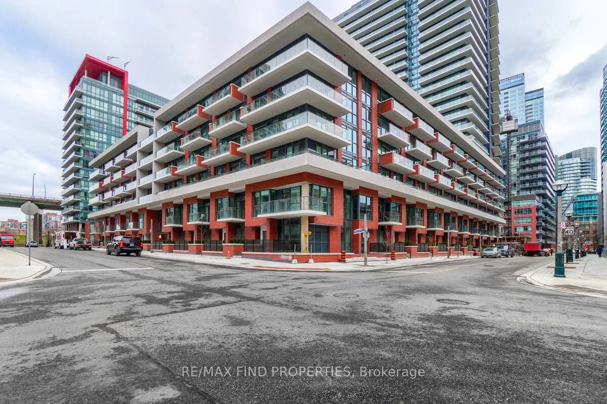 38 Iannuzzi Street 521, Toronto C01, On M5v 0s2