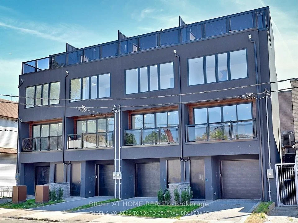 137 D'arcy Street, Toronto C01, On M5t 1k2