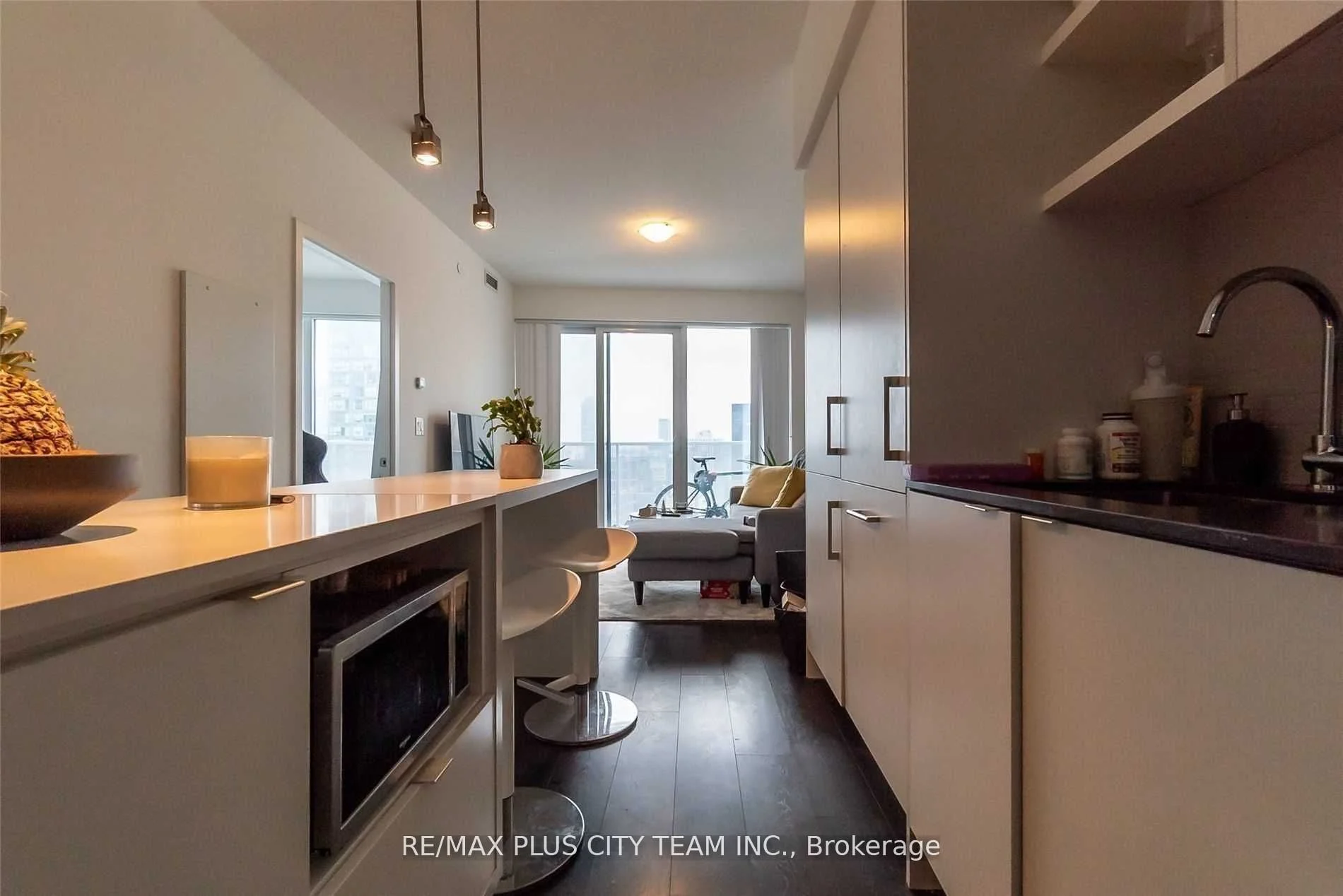 88 Harbour Street 4703, Toronto C01, ON M5J 1B7